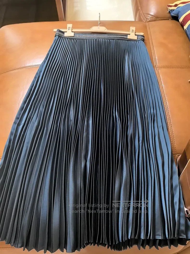 Brunello Cucinelli Brunello Cucinelli Pleated skirt with full beaded waist, d Size 28" / US 6 / IT 42 - 2 Thumbnail