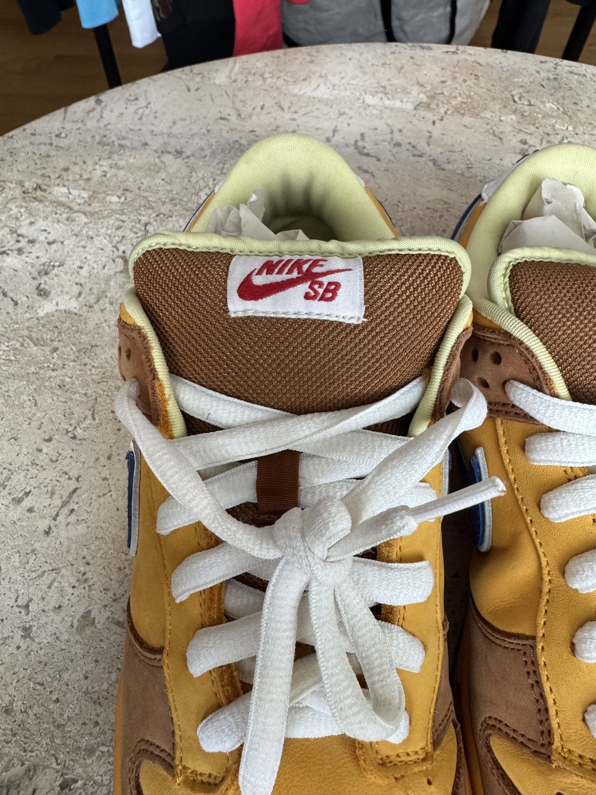 Nike SB Nike SB Dunk Low Newcastle Brown Ale Size US 10.5 / EU 43-44 - 6 Thumbnail