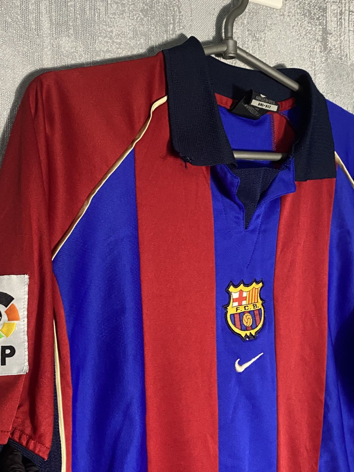 Nike Vintage Barcelona Nike Soccer Jersey 2001 Home Football kit Size US L / EU 52-54 / 3 - 7 Thumbnail