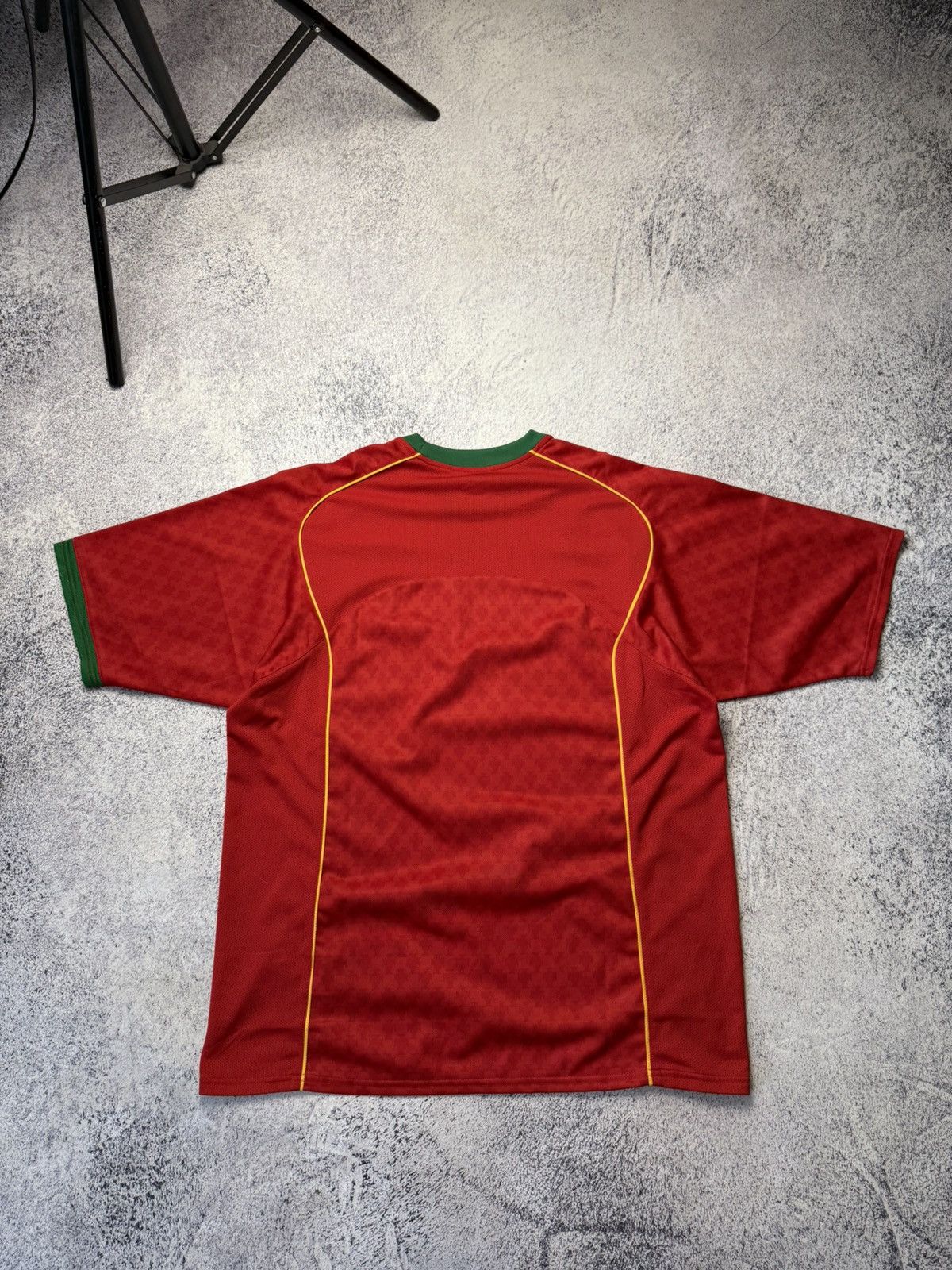 Nike Vintage Nike Portugal 2004 Home Football Shirt Soccer Jersey Size US L / EU 52-54 / 3 - 15 Thumbnail