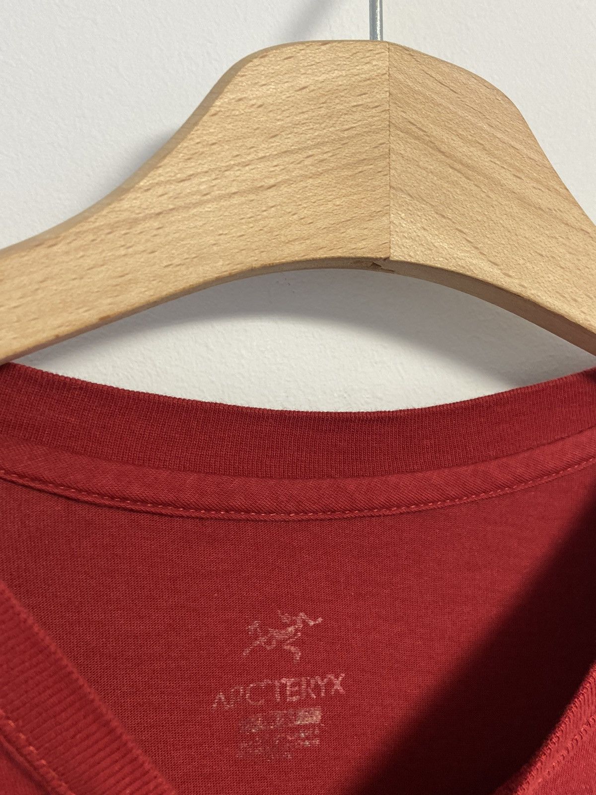 Arc'teryx Vintage Arcteryx Big Logo T-Shirt Red Size US M / EU 48-50 / 2 - 7 Thumbnail