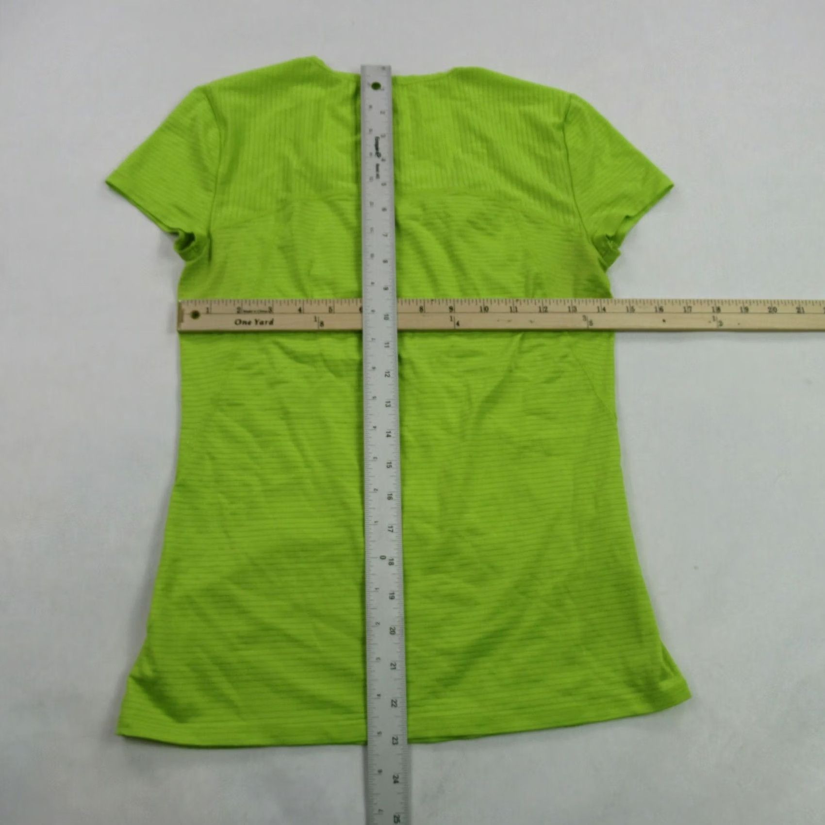 Athleta Athleta Top Womens 2XS Short Sleeve Neon Green Lightweight Workout Gym Casual Shirt Womens Size XXS / US 00 / IT 34 - 4 Thumbnail