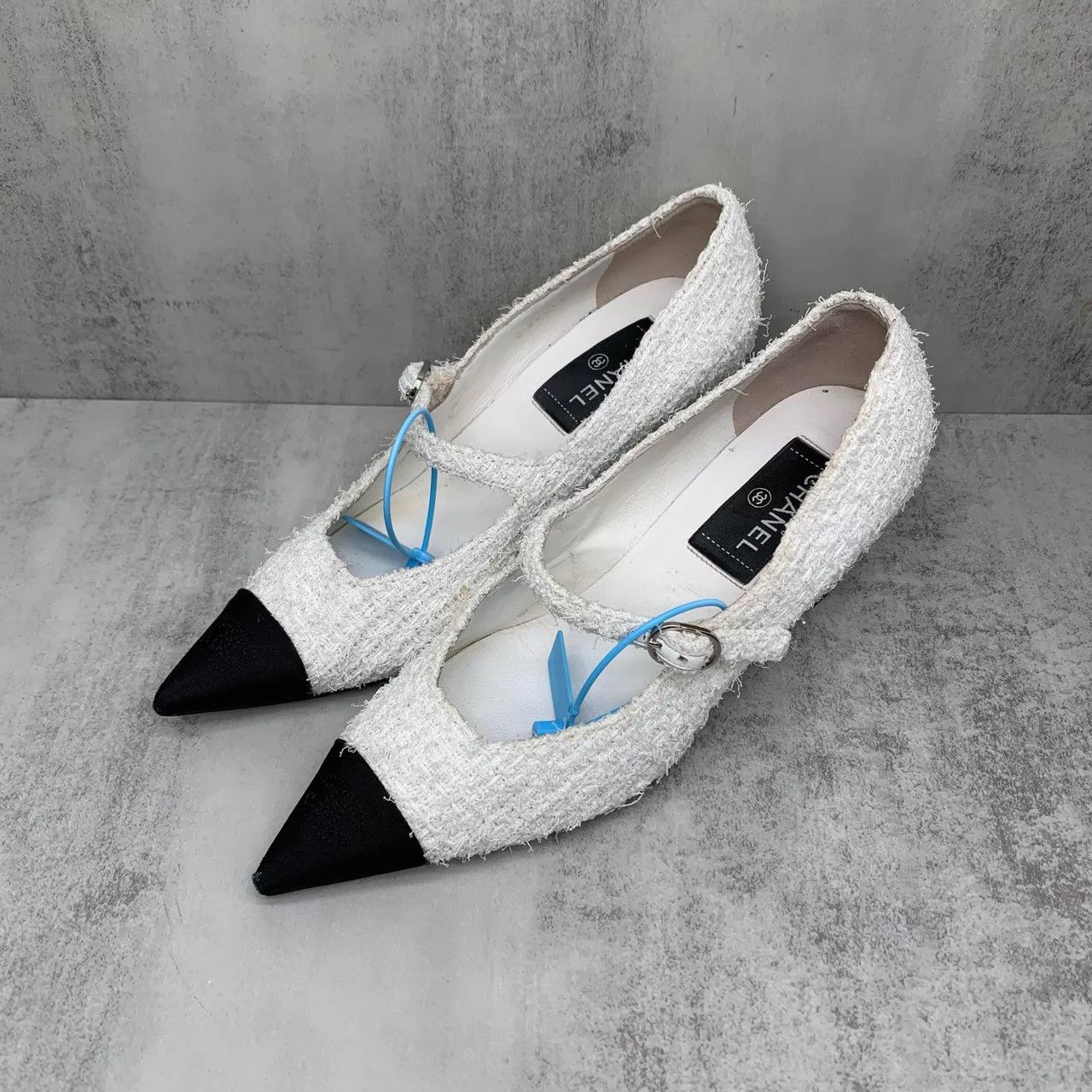 Chanel Chanel White Tweed Heels 36.5 95 New Size US 6 / IT 36 - 1 Thumbnail