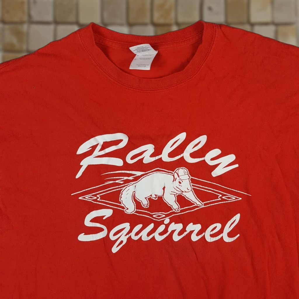 Gildan VINTAGE Ole Miss Rebels Rally Squirrel Football T Shirt Mens L Red Cotton Embroidered Logo College Y2K 90s 00s Football University Vintage Shirt Size US L / EU 52-54 / 3 - 1 Thumbnail