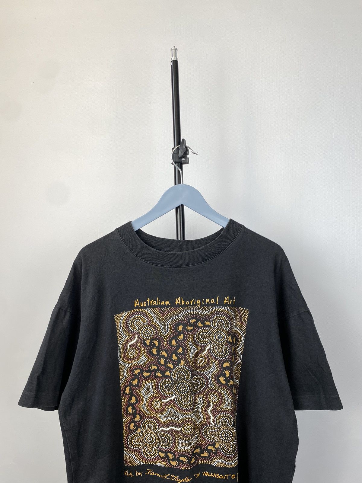 Vintage Vintage 1990's Australia Art Faded T Shirt Single Stitch Size US L / EU 52-54 / 3 - 2 Thumbnail