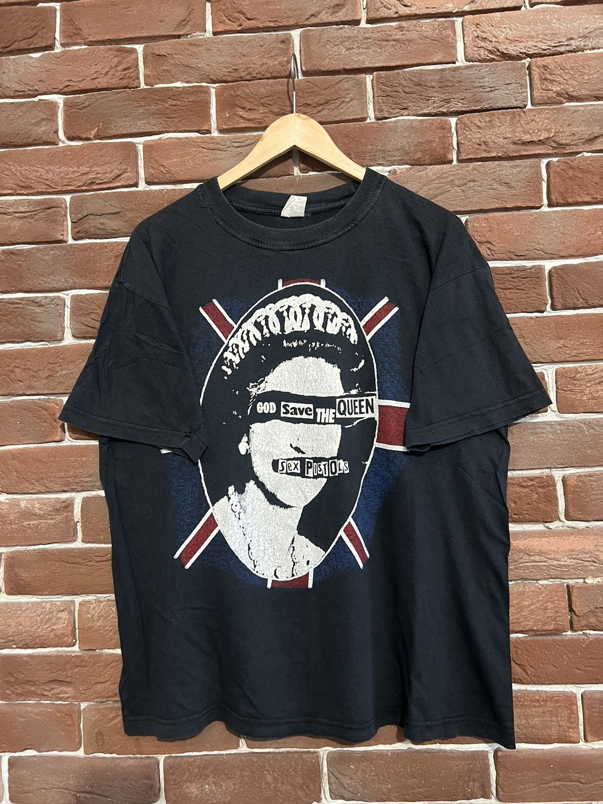 Band Tees 90s Sex Pistols God Save Queen Vintage Rare Punk Band Tshirt Size US L / EU 52-54 / 3 - 1 Thumbnail