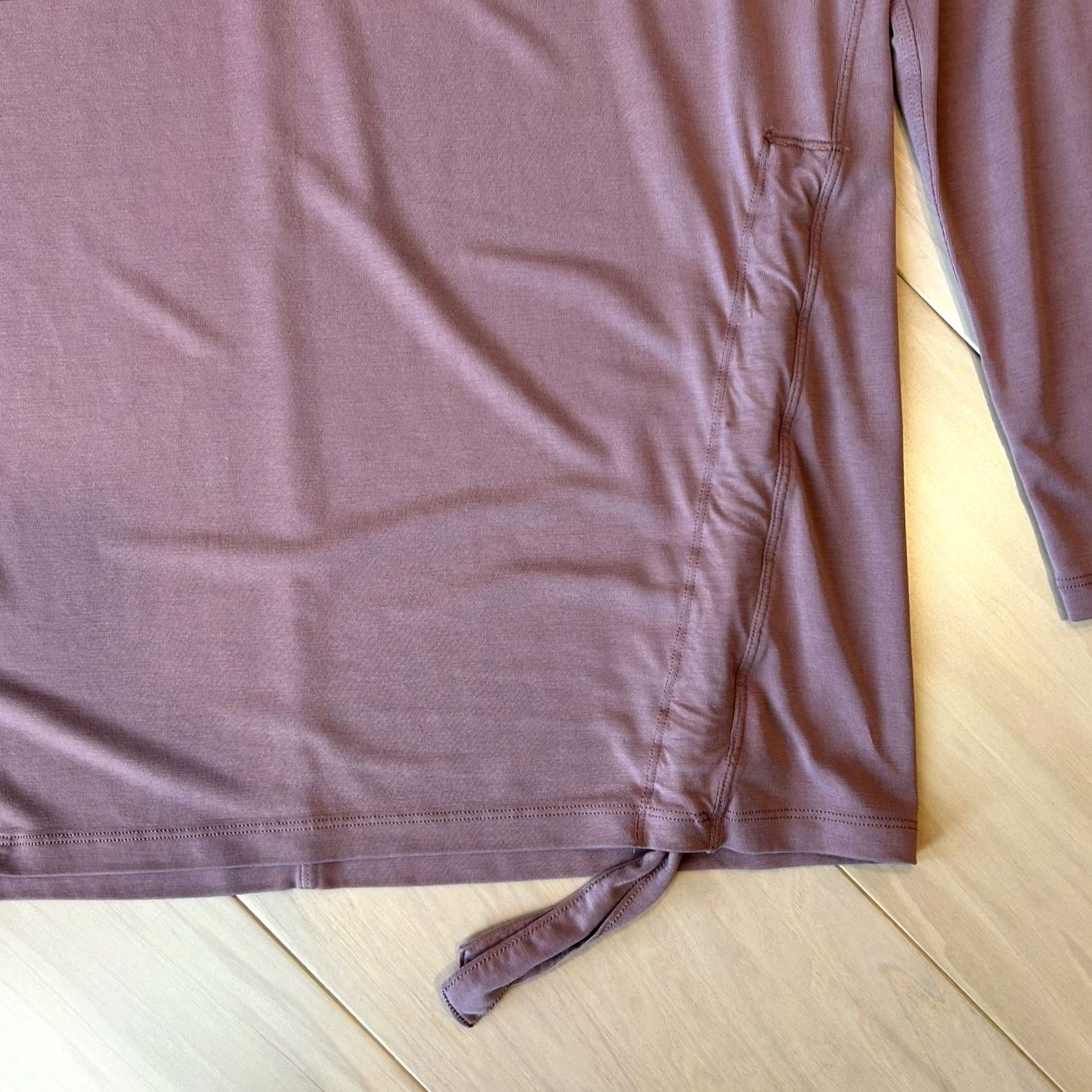 Lululemon Lululemon Shirt Women’s 4 Side Cinch Crewneck Long Sleeve Size S / US 4 / IT 40 - 3 Thumbnail
