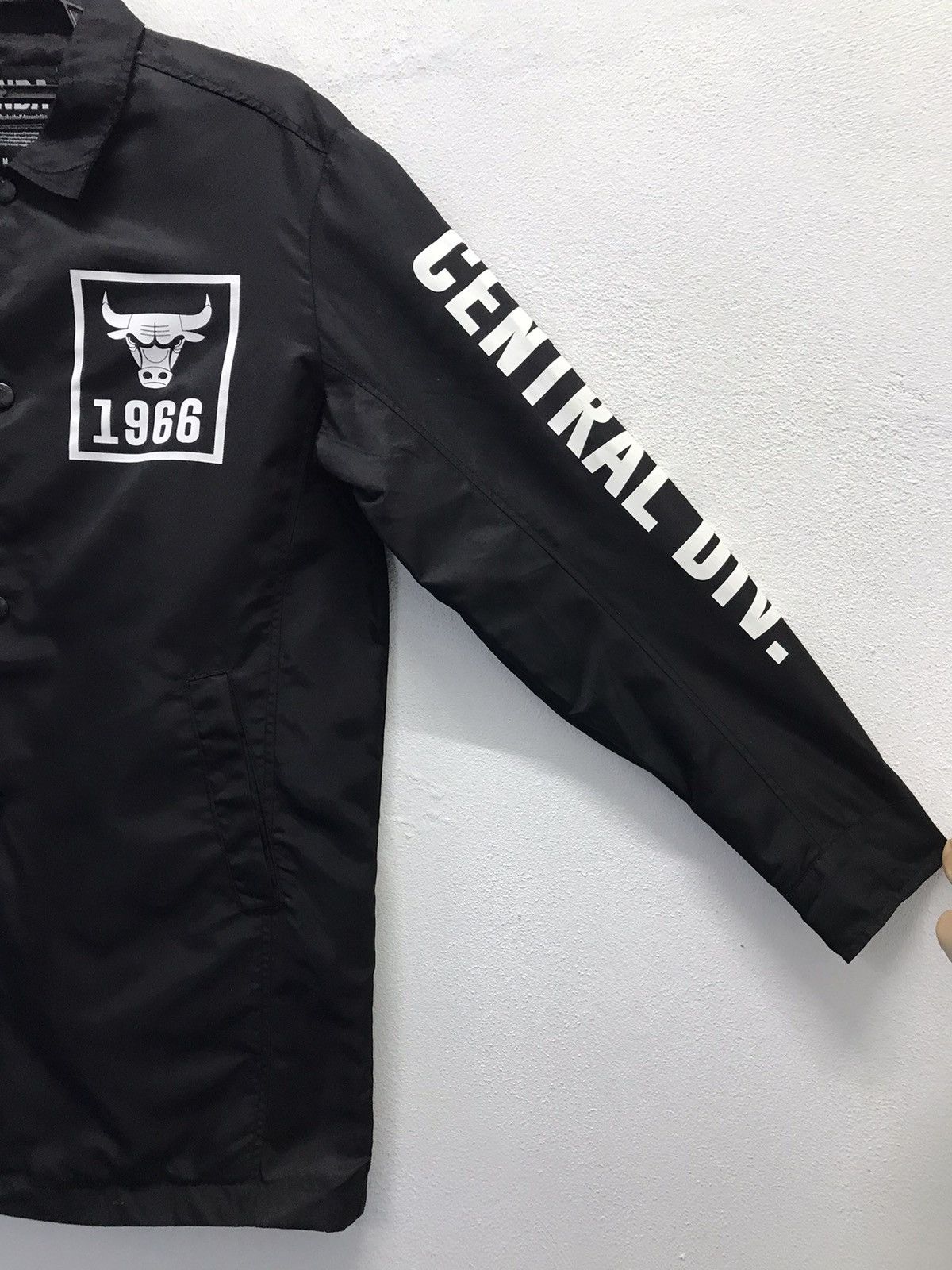 NBA × Vintage Vintage NBA Chi Chicago Bulls 1966 Central Div Jacket Size US M / EU 48-50 / 2 - 5 Thumbnail