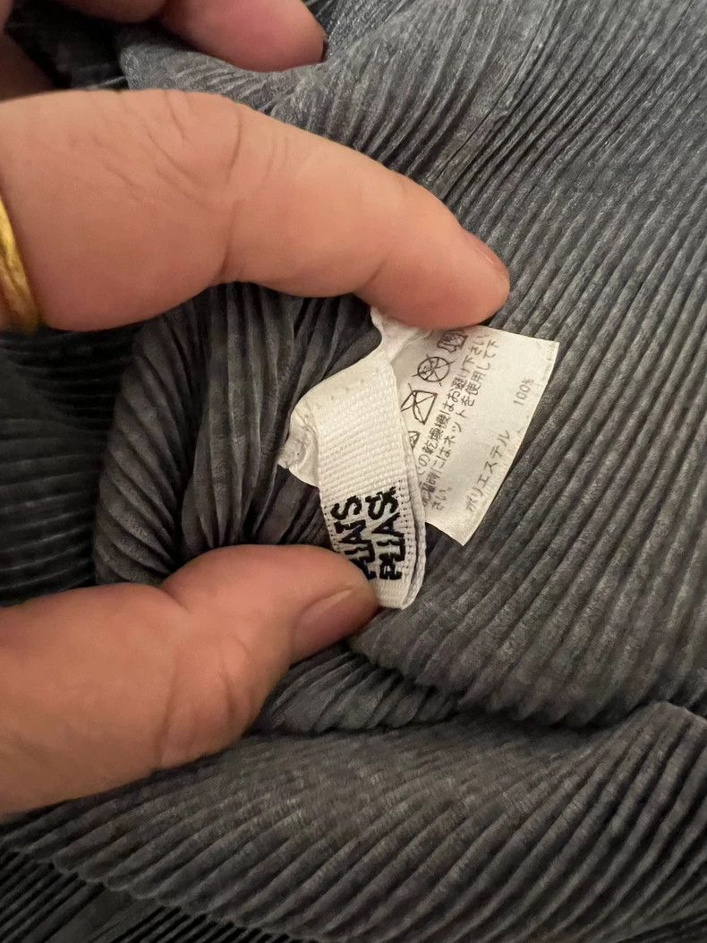 Issey Miyake Issey Miyake size:3 Black pleated short-sleeved shirt Size S / US 4 / IT 40 - 3 Thumbnail