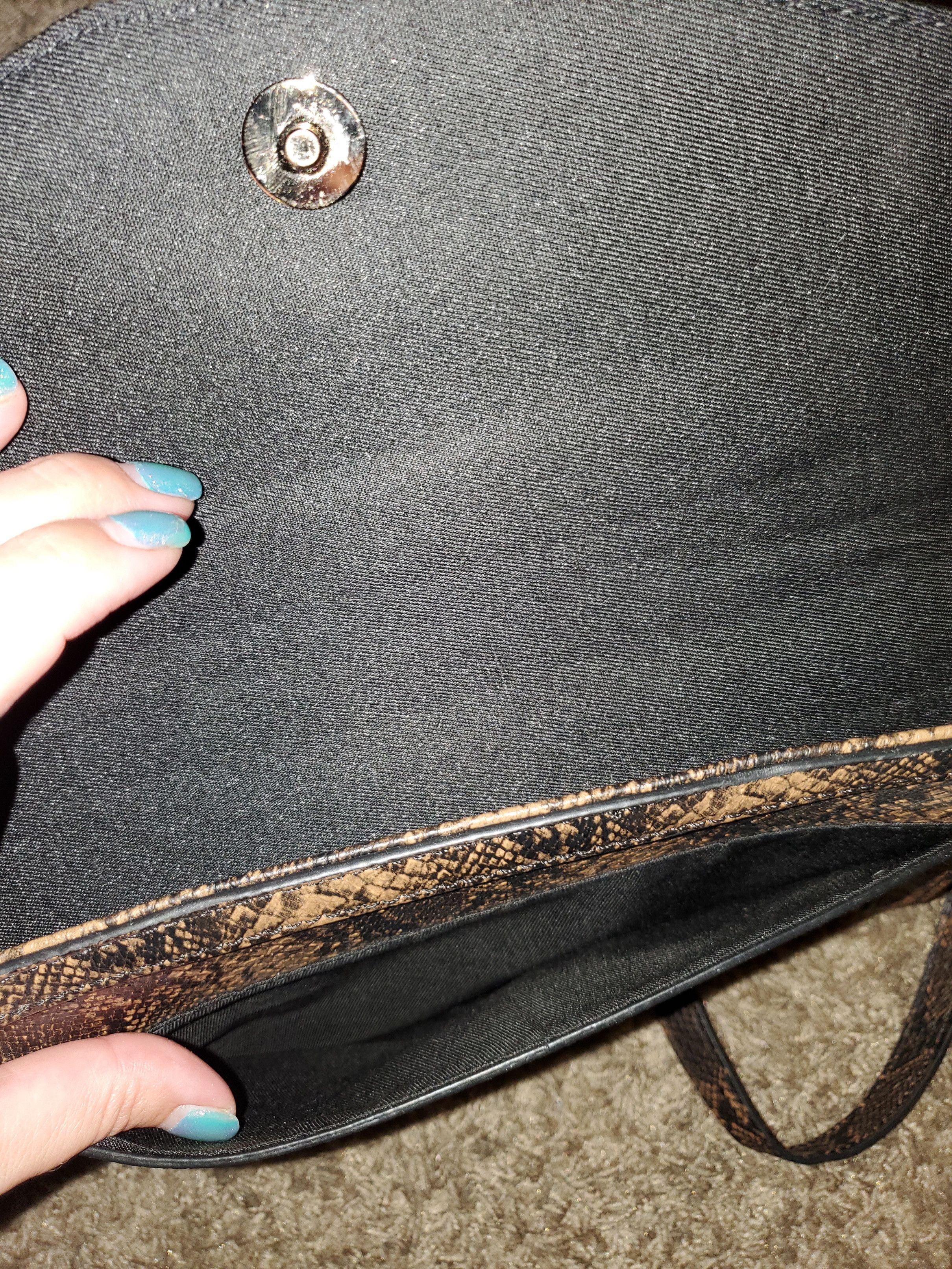 Guess Two tone brown faux leather snakeskin Guess purse Size ONE SIZE - 8 Thumbnail