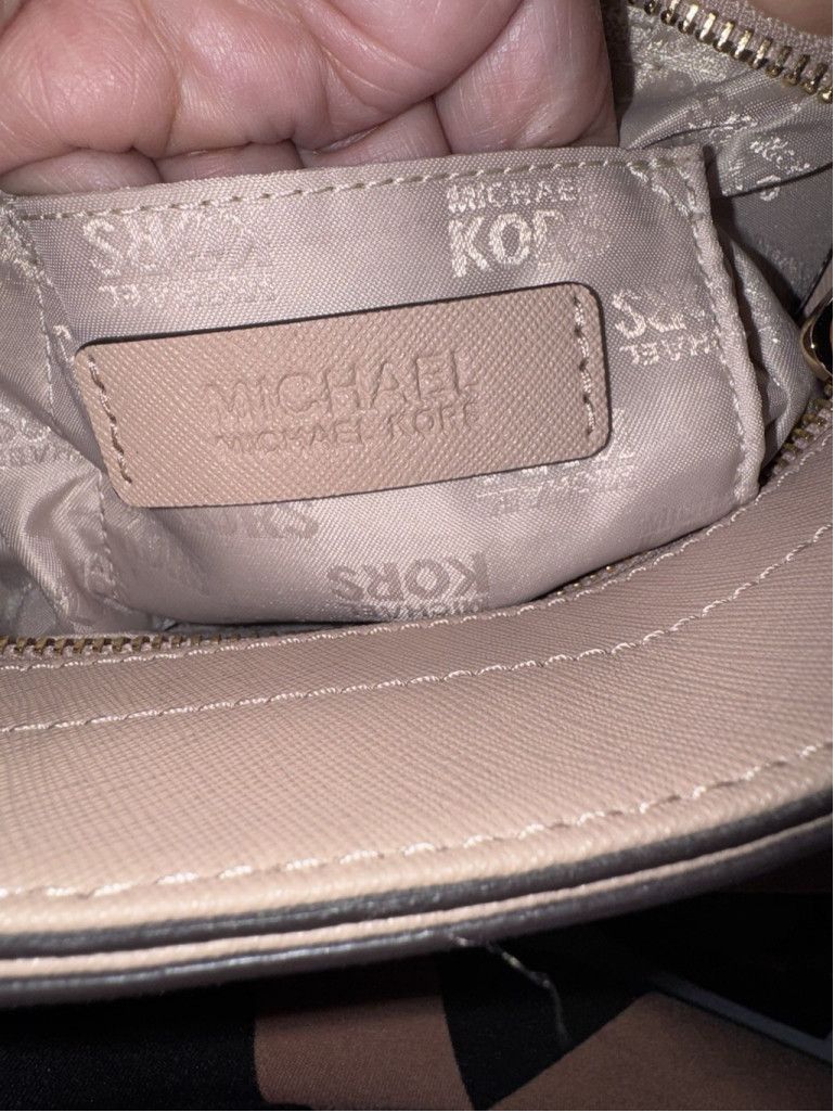 Michael Kors Michael Kors Hamilton Traveler Messenger Bag Size ONE SIZE - 13 Thumbnail