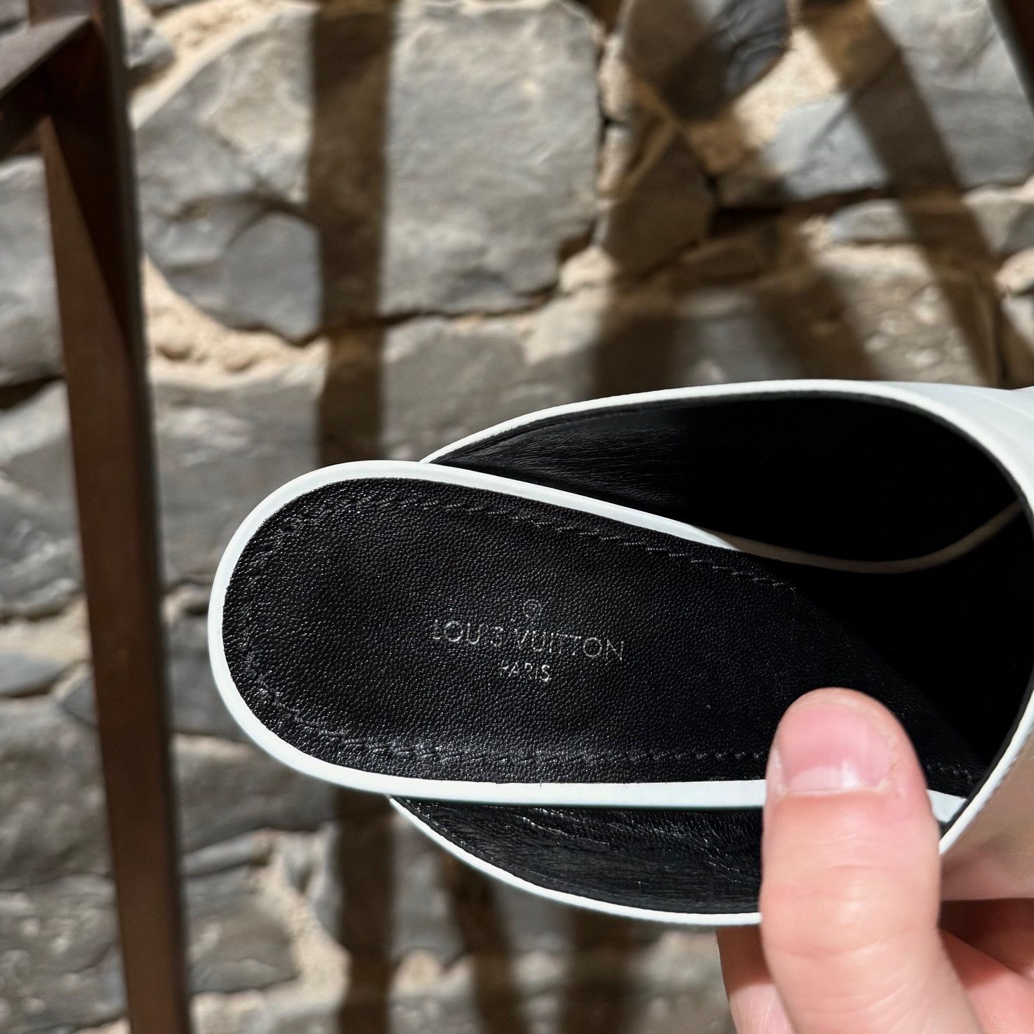 Louis Vuitton Louis Vuitton White Leather Topmost LV Logo Heeled Mules Size US 9 / IT 39 - 5 Thumbnail