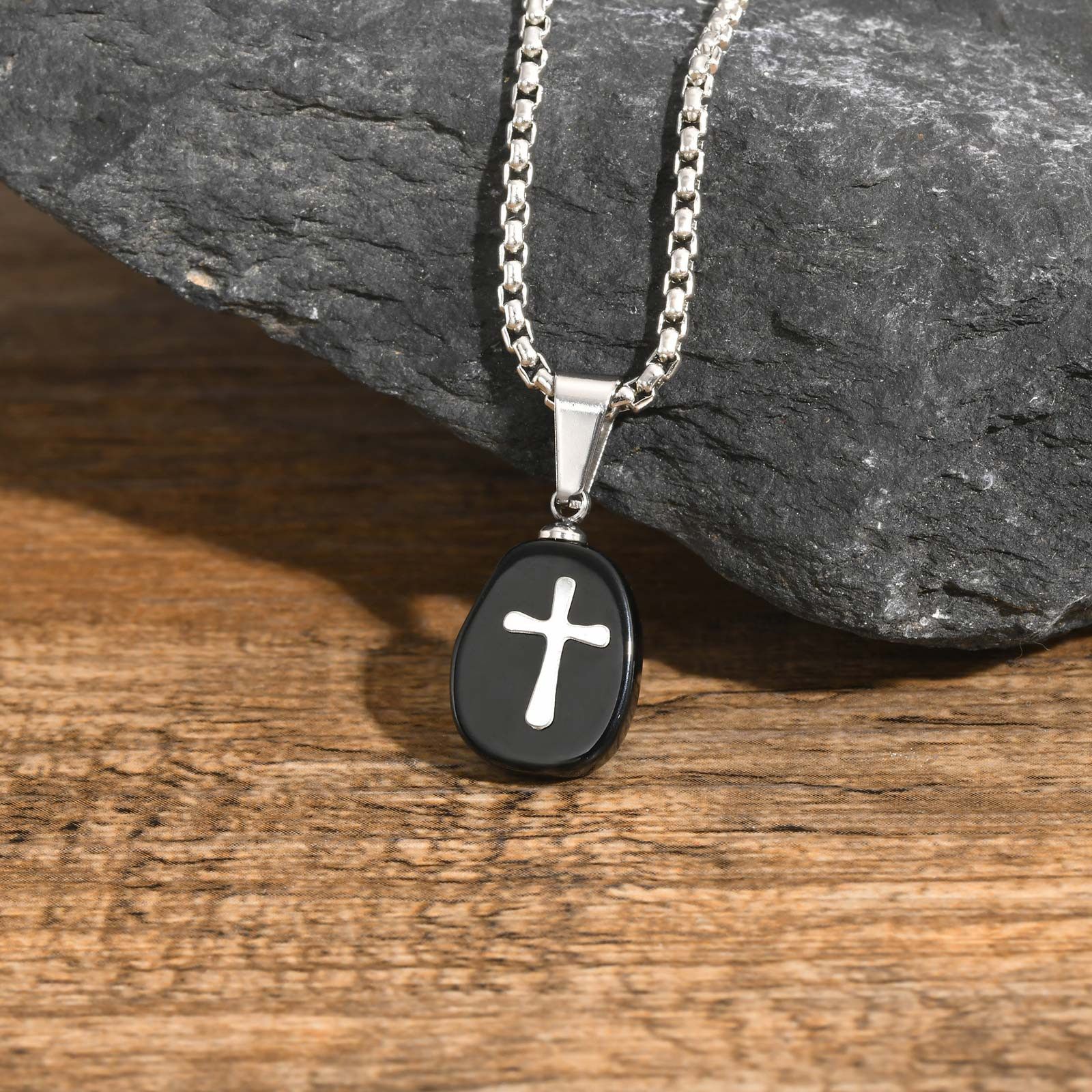 Jewelry Retro Classic Style Cross Necklace Size ONE SIZE - 1 Thumbnail