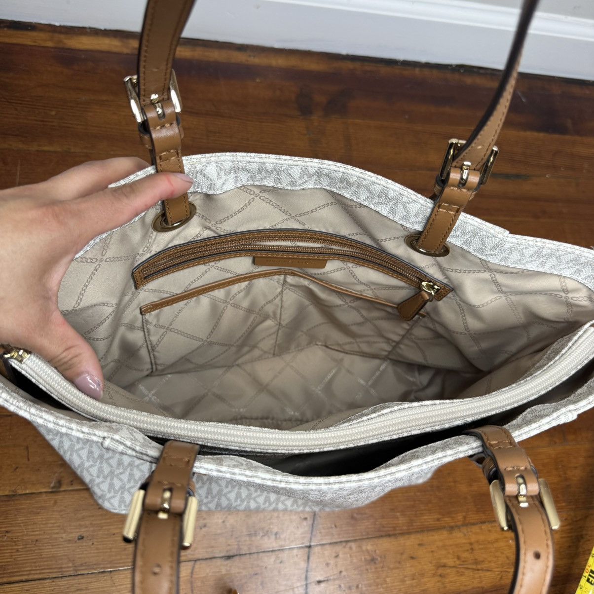 Michael Kors Michael Kors Cream MK Logo Tote with Tan Straps Size ONE SIZE - 8 Thumbnail