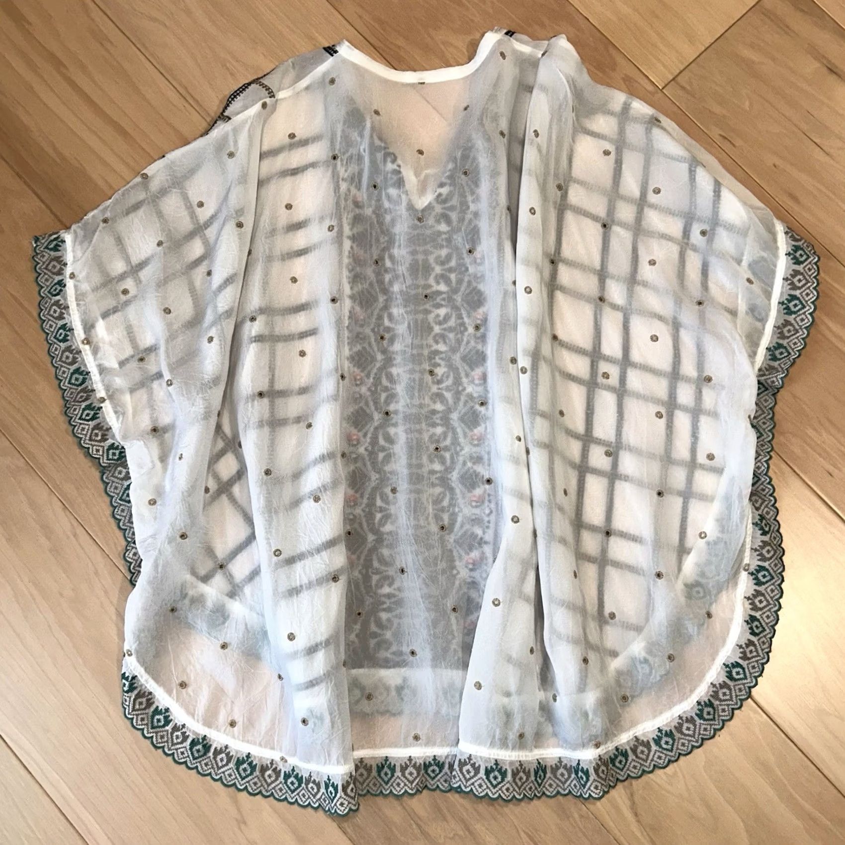 Johnny Was Johnny Was Tunic Womens XS White Cherpas Embroidered Gray Poncho Women Size XS / US 0-2 / IT 36-38 - 2 Thumbnail