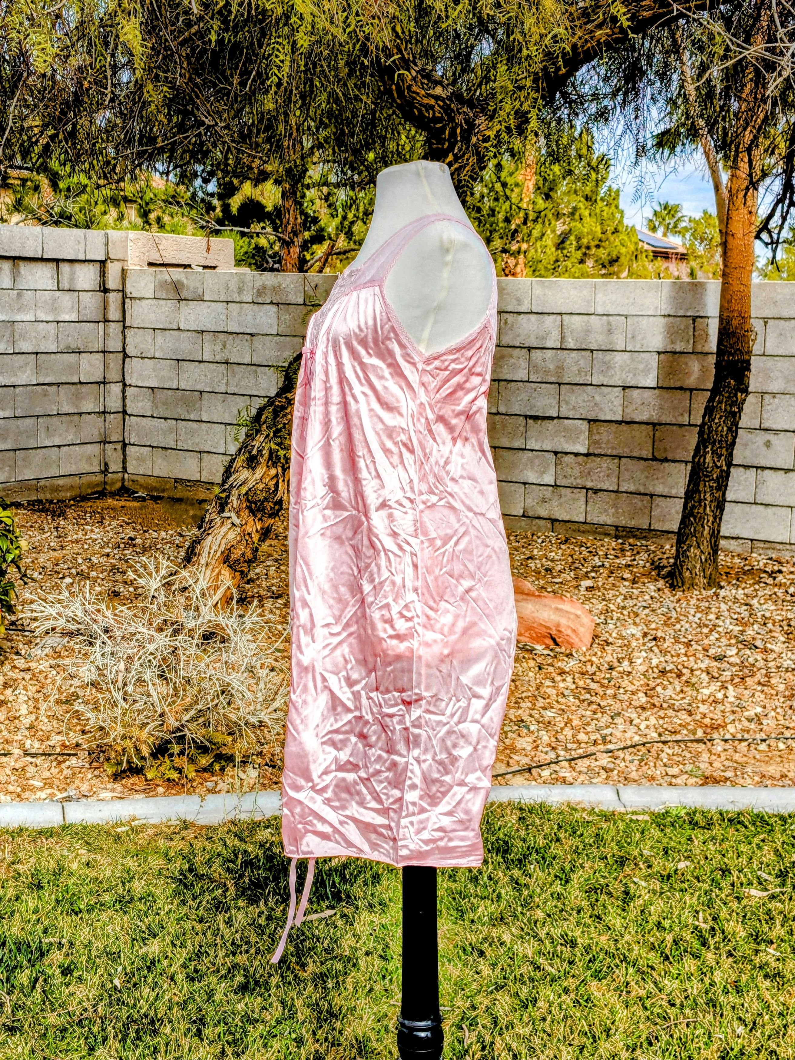 Vintage Vintage Samye USA Made Nightgown Pink Lace Negligee Slip Size M / US 6-8 / IT 42-44 - 4 Thumbnail