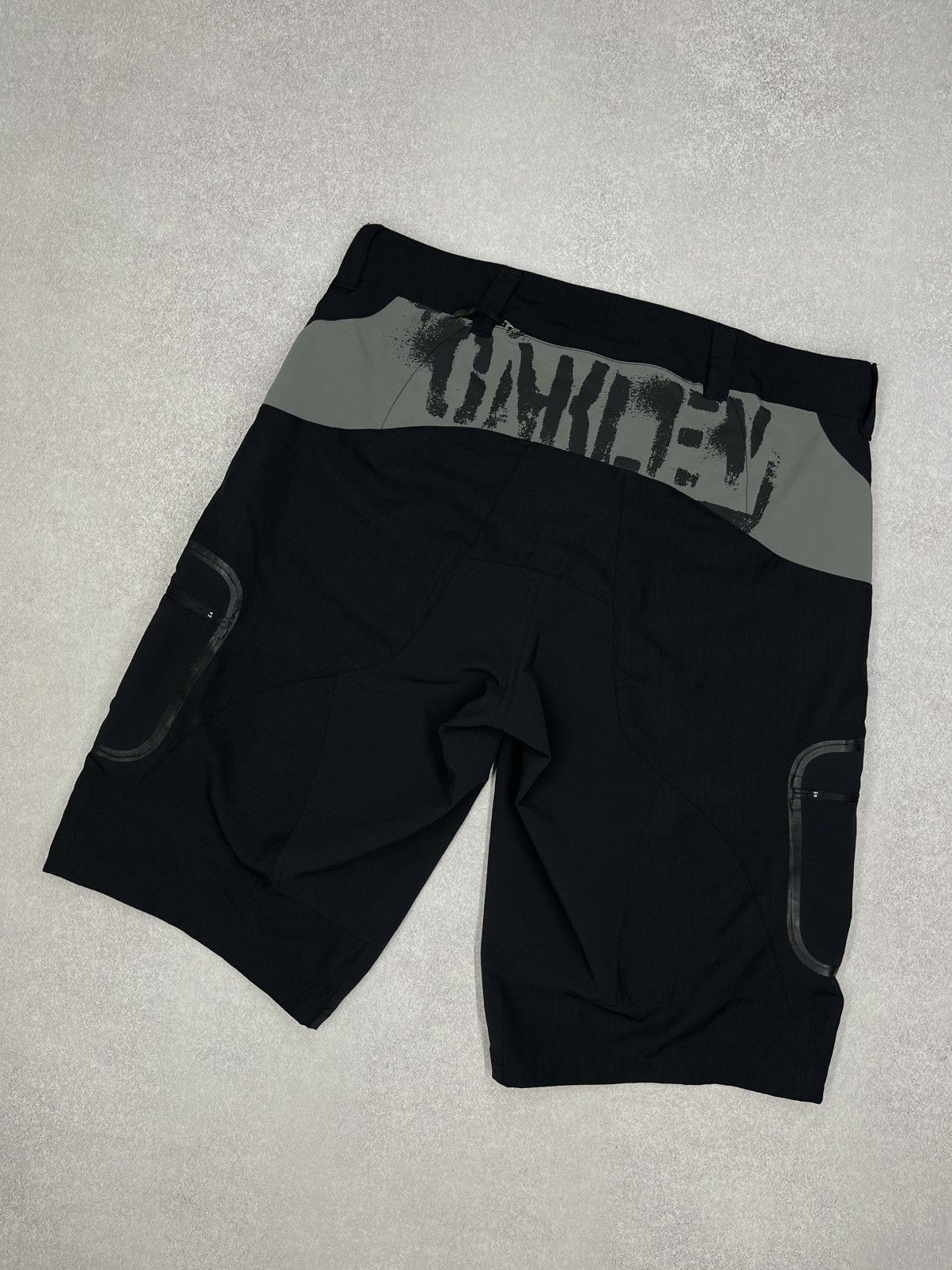 Vintage Oakley Trail Black Cargo Shorts Big Logo