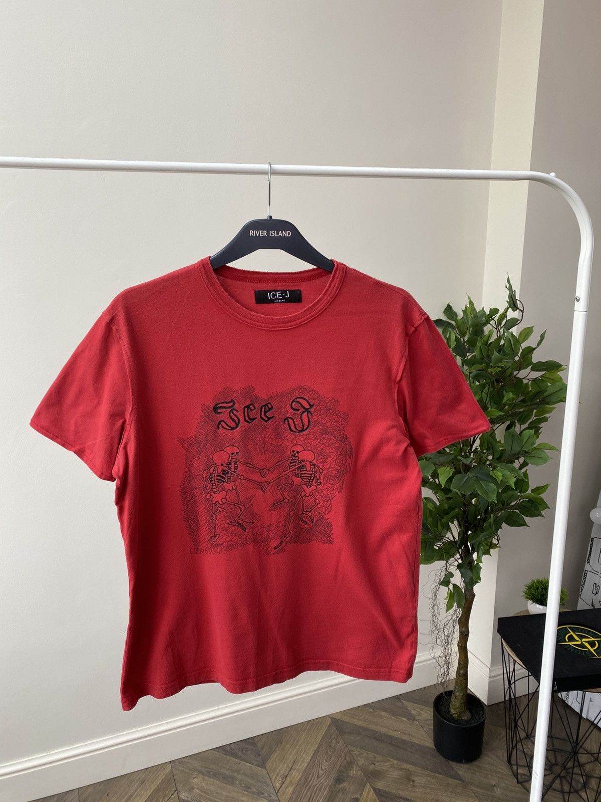 Iceberg × Vintage Vintage Iceberg Y2K red T-Shirt Size US M / EU 48-50 / 2 - 4 Thumbnail