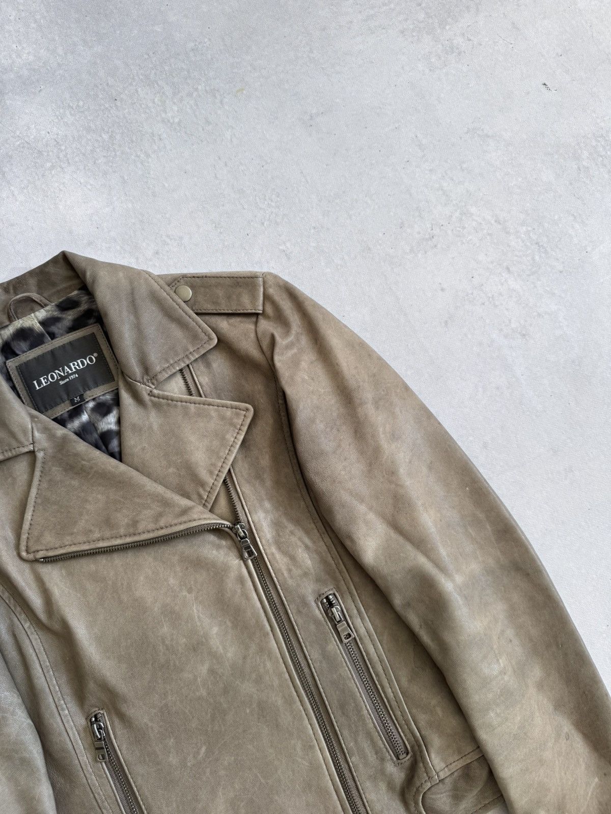 Other Vintage Leonardo Women’s Leather Biker Jacket Italy Designer Size M / US 6-8 / IT 42-44 - 5 Thumbnail