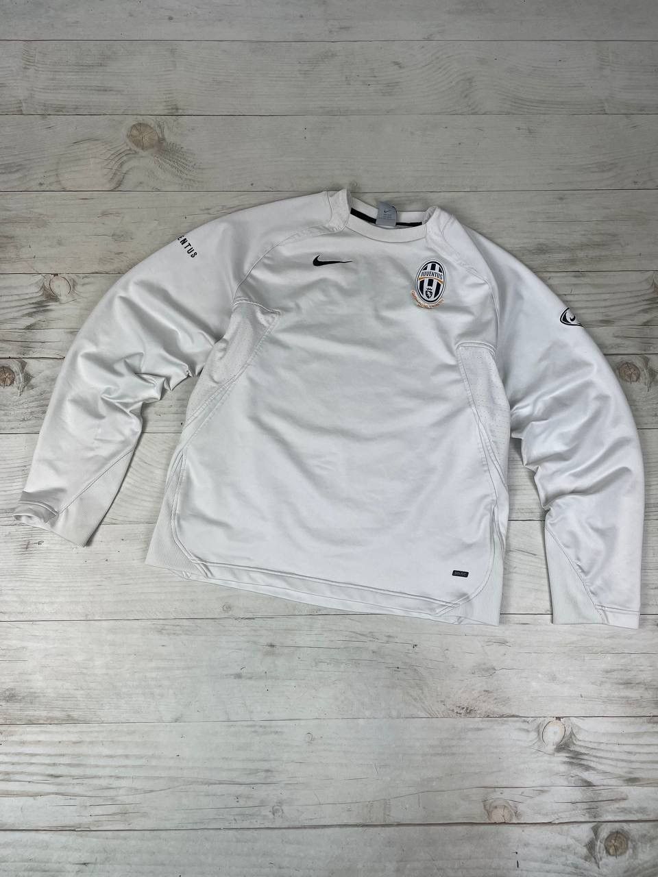 Nike Vintage Nike Juventus 2005 2006 Training Sweatshirt Soccer Size US M / EU 48-50 / 2 - 1 Thumbnail