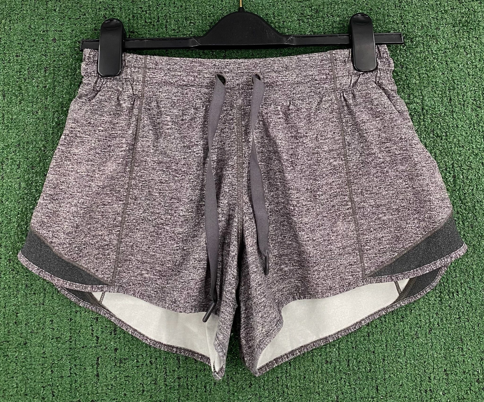 Lululemon Lululemon Hotty Hot Heather Grey Lined Short Shorts 6 Size 29" - 1 Thumbnail