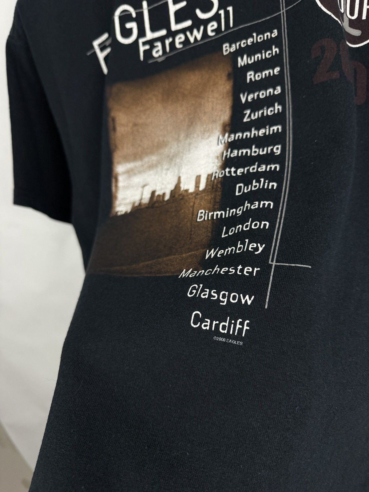 Gildan 🇺🇸 Vintage 2006 Eagles Farewell Tour T-Shirt Country Rock Size US M / EU 48-50 / 2 - 9 Thumbnail