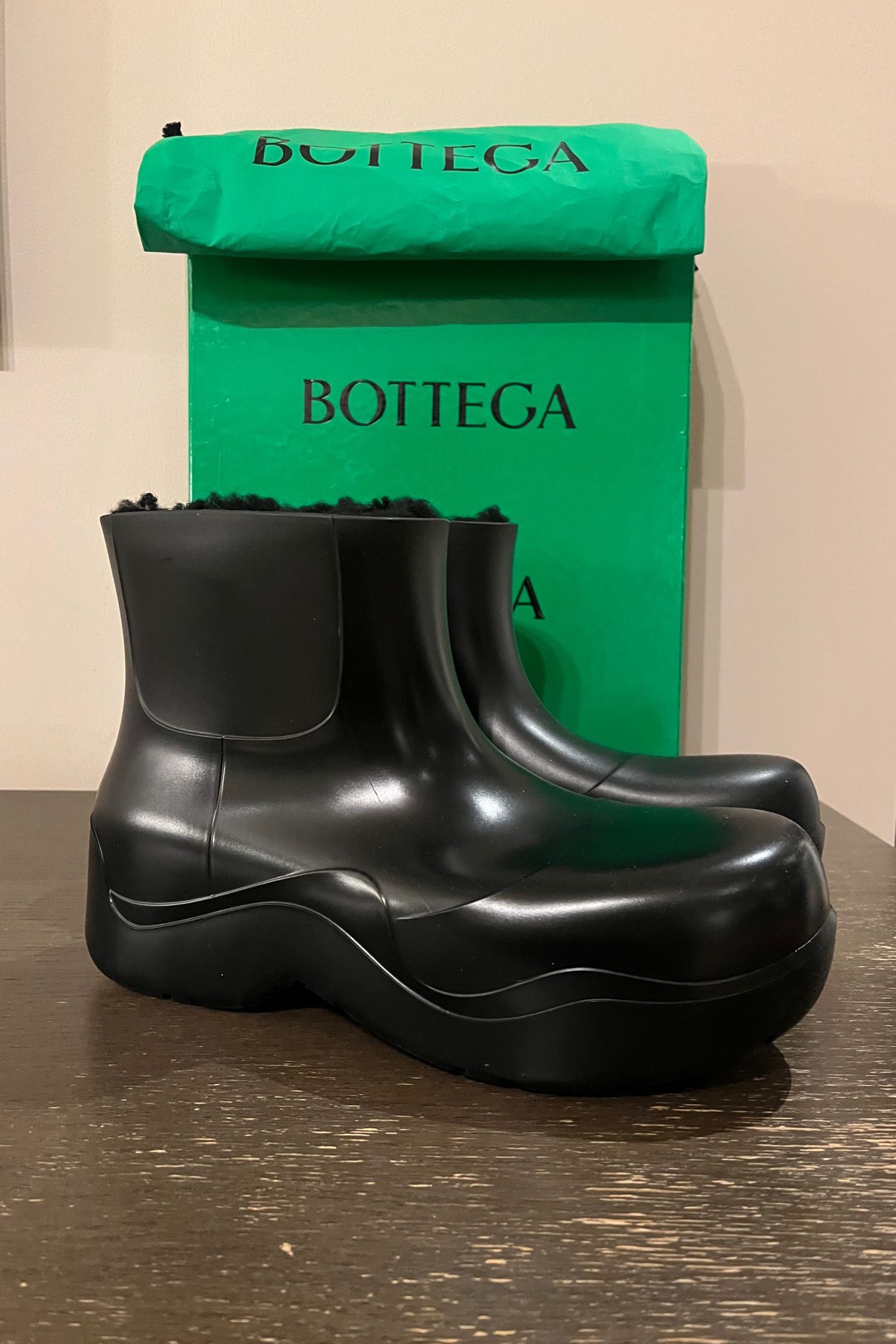 Pre-owned Bottega Veneta Q.2 / Puddle Boots Cozy Shearling Interior In Black