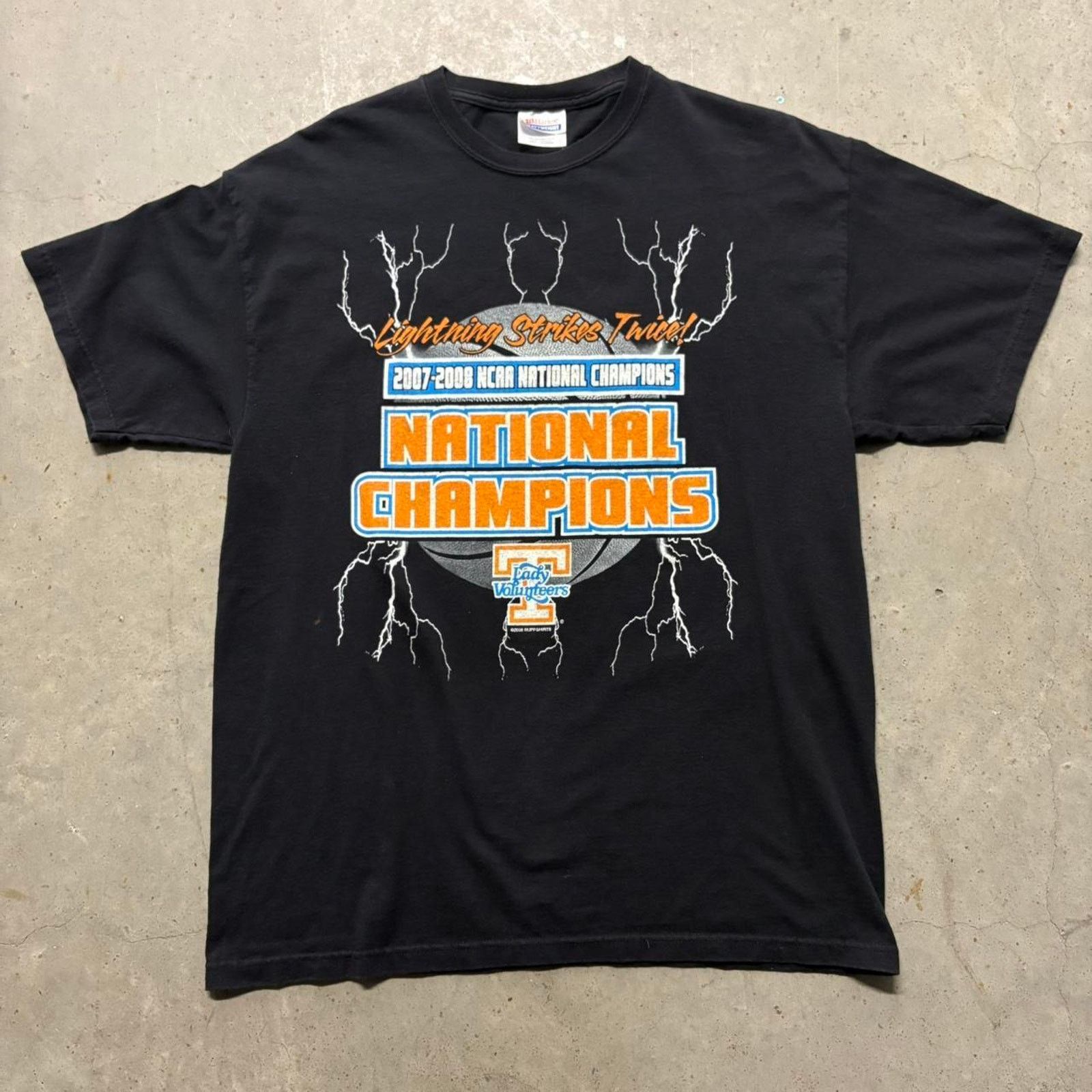 Hanes × Japanese Brand × Vintage Crazy Vintage 2008 Tennessee Lady Vols Championship T Shirt Size US L / EU 52-54 / 3 - 1 Thumbnail