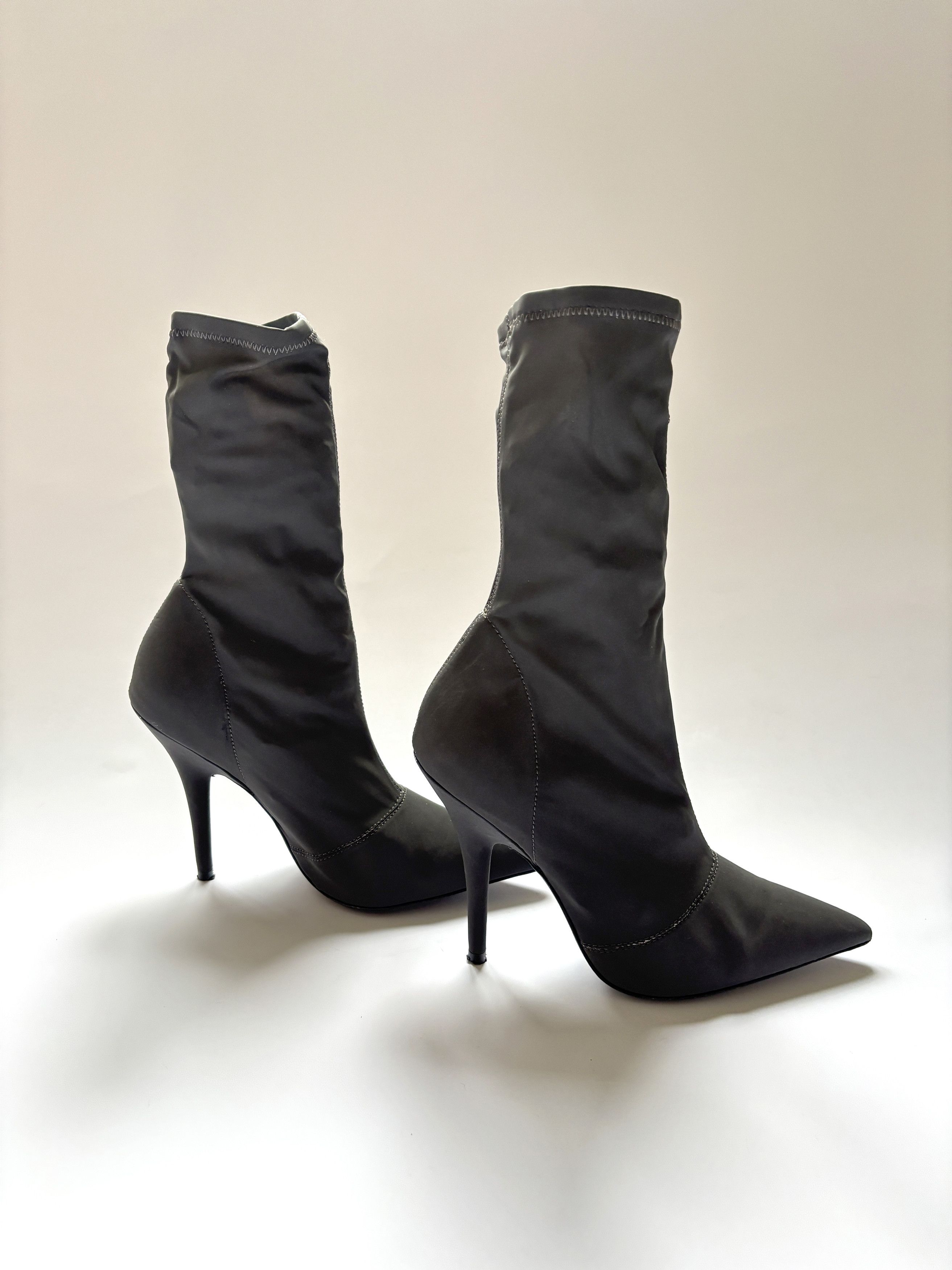 Yeezy ⚡️QUICK SALE⚡️Yeezy Season 6 Dark Gray Ankle Boots Size US 6.5 / IT 36.5 - 4 Thumbnail