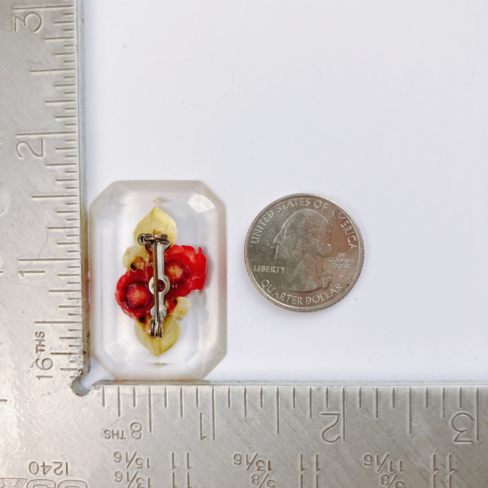 Vintage Vintage 1940s Reverse Carved Lucite Floral Brooch Red Roses Size ONE SIZE - 10 Thumbnail