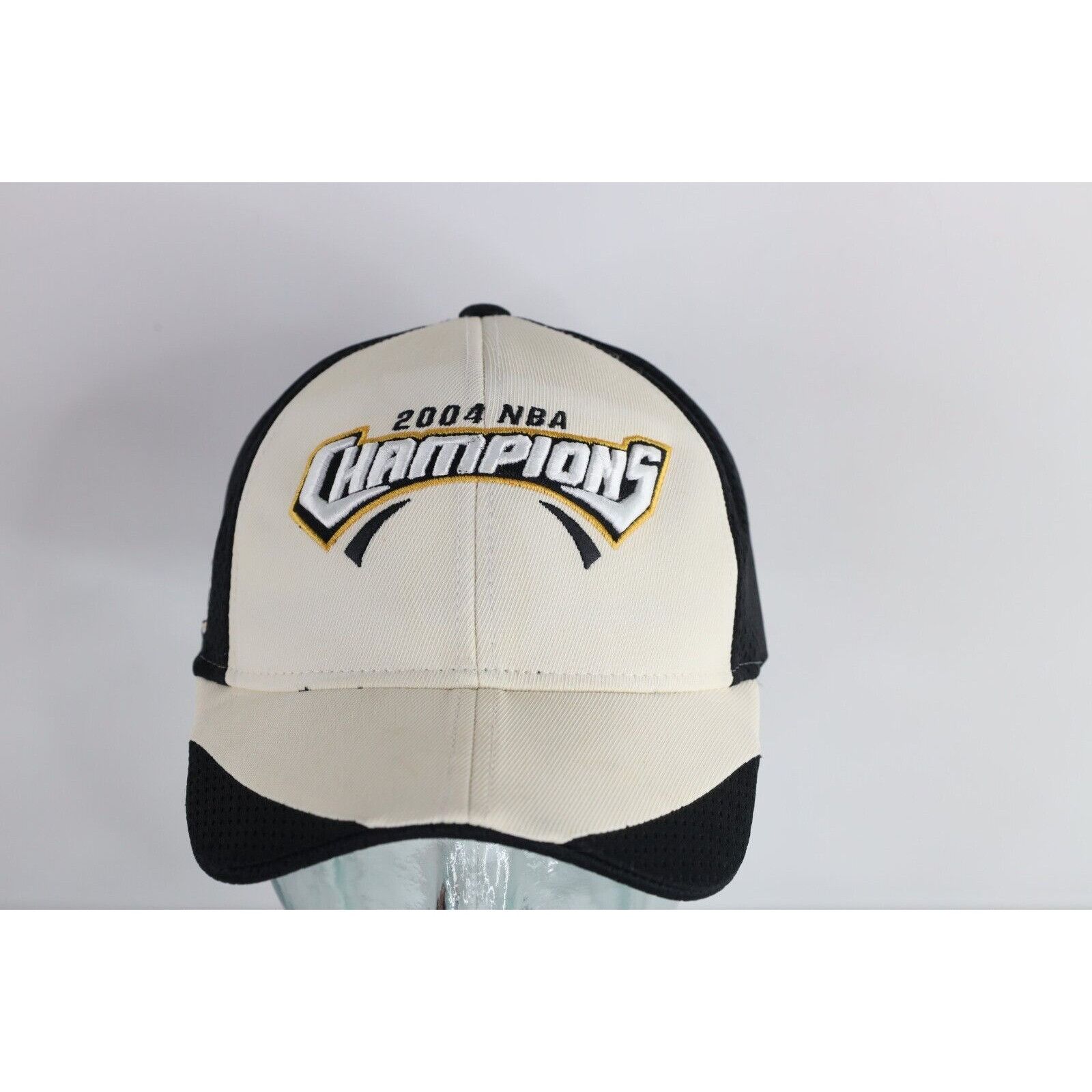 Reebok × Vintage Vintage Reebok Locker Room Edition 2004 Detroit PistonsHat Size ONE SIZE - 1 Thumbnail