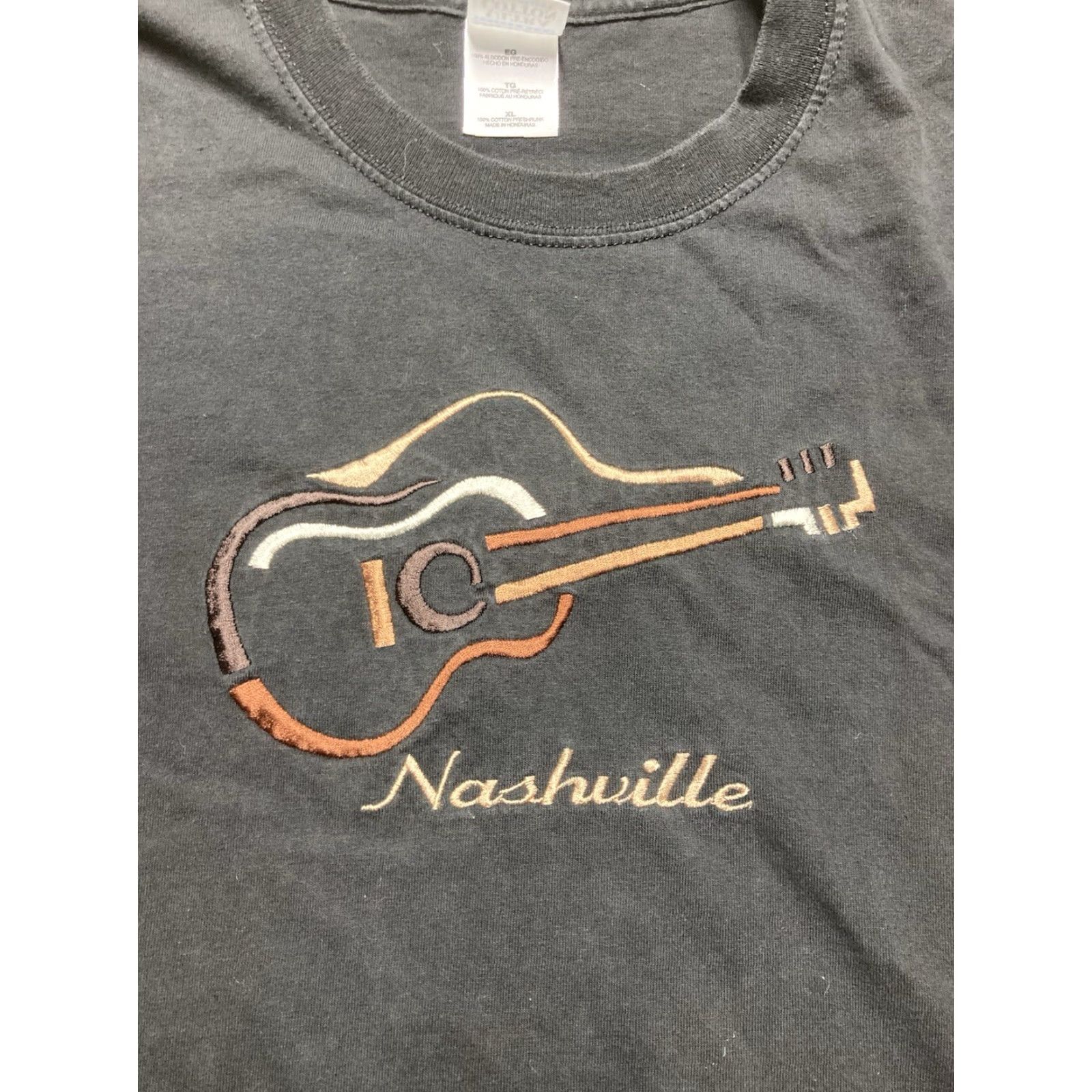 Gildan VINTAGE Gildan T-Shirt Nashville Tennessee guitar music embroidered Black XL Men Size US XL / EU 56 / 4 - 2 Thumbnail