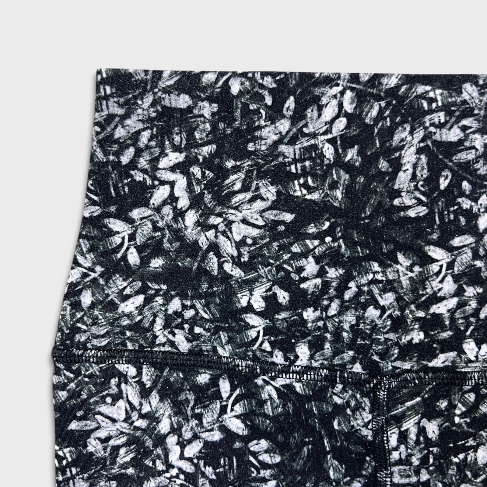 Lululemon Lululemon Align High-Rise Crop 21 Pants Floral Yoga Leggings Size 26" / US 2 / IT 38 - 3 Thumbnail