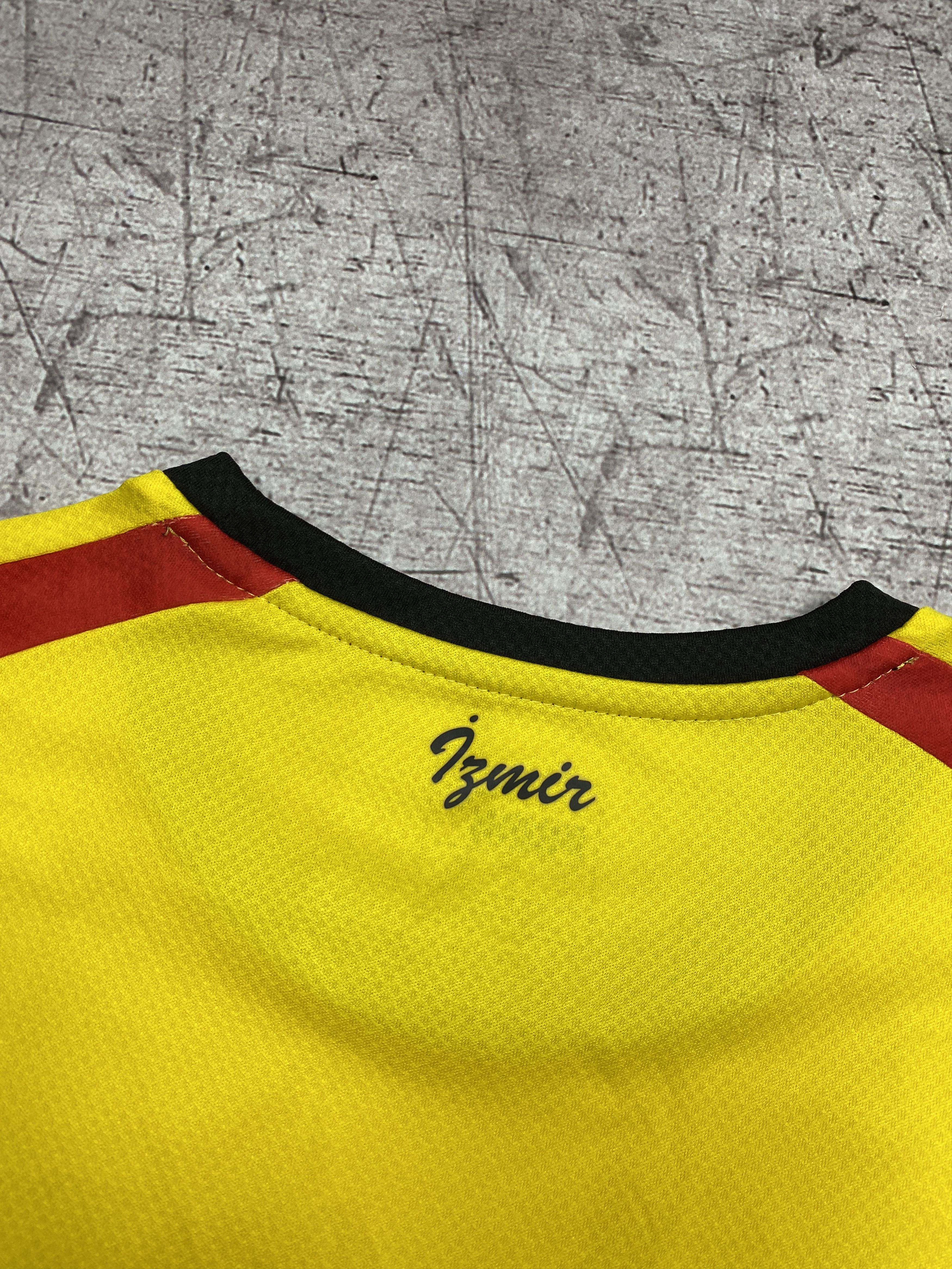 Puma × Vintage Puma Goztepe 2019 2020 Home Football Shirt Soccer Jersey Size US L / EU 52-54 / 3 - 9 Thumbnail