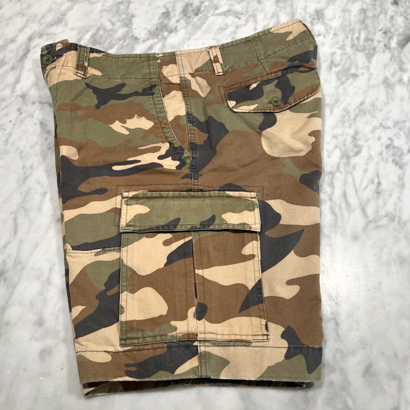 Gap GAP Cargo Shorts Men 33 Multi Woodland Camo Outdoors Hike Inseam 9” Rise 11” Cargo Pocket Belt Loops Flat Front Cotton Classic Outdoor Men Size US 33 - 7 Thumbnail