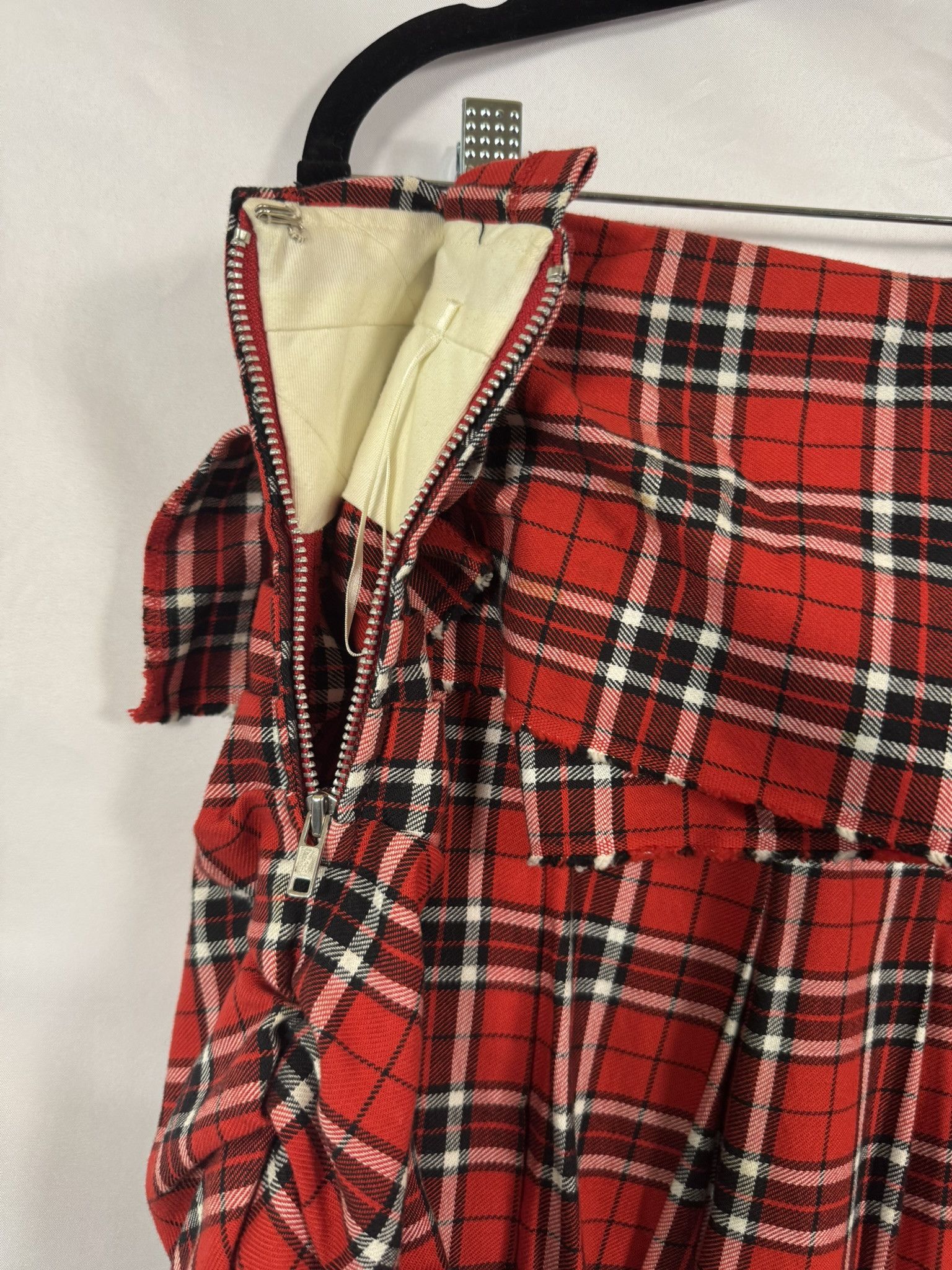 Comme des Garcons Comme des Garçons AD2005 Red Royal Tartan Pleated Skirt Size M / US 6-8 / IT 42-44 - 4 Thumbnail