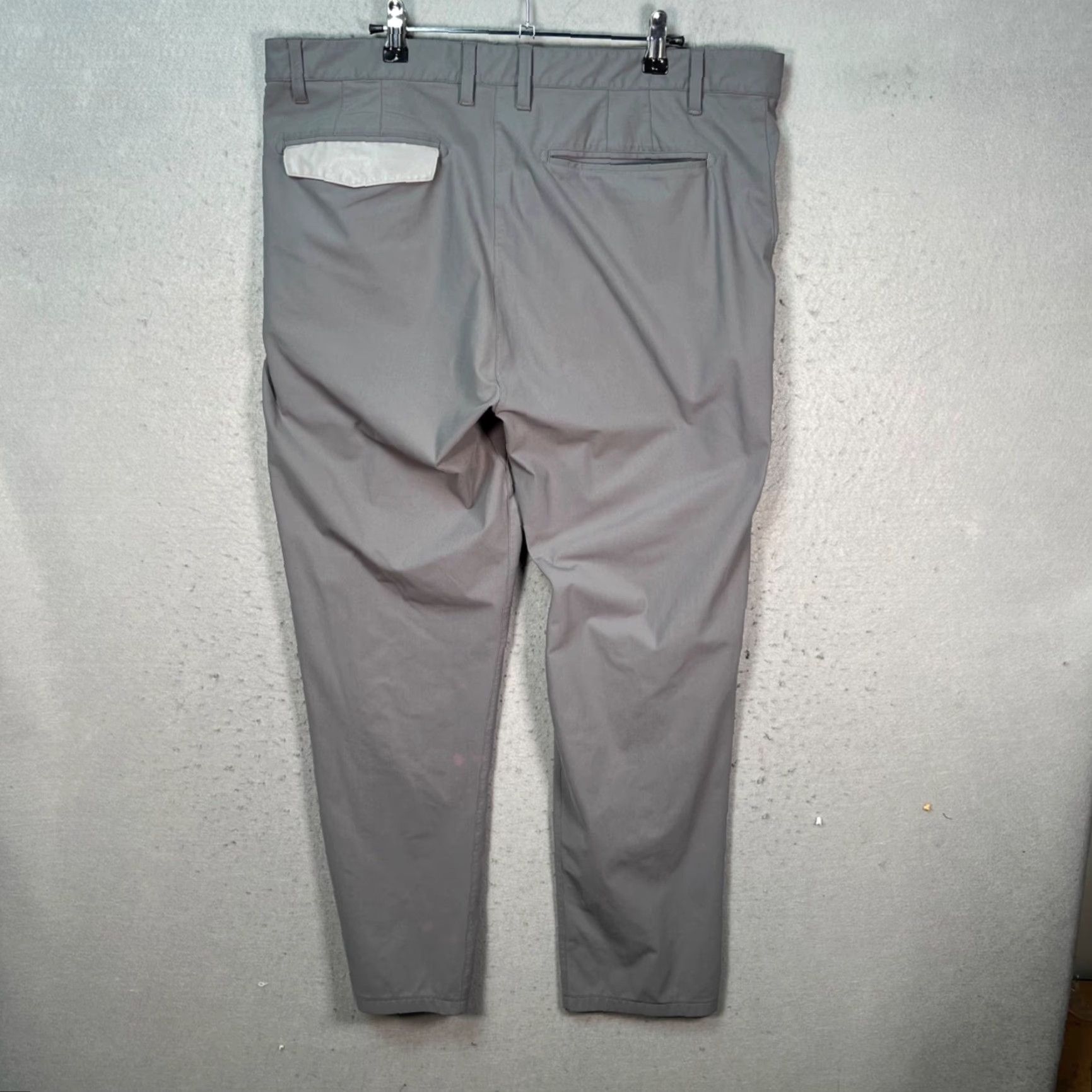 Rhone Rhone Mens Chino Pants 38 Grey Lightweight Flat Front 5-Pocket Straight Inseam 29in Regular Size Size US 38 / EU 54 - 2 Thumbnail