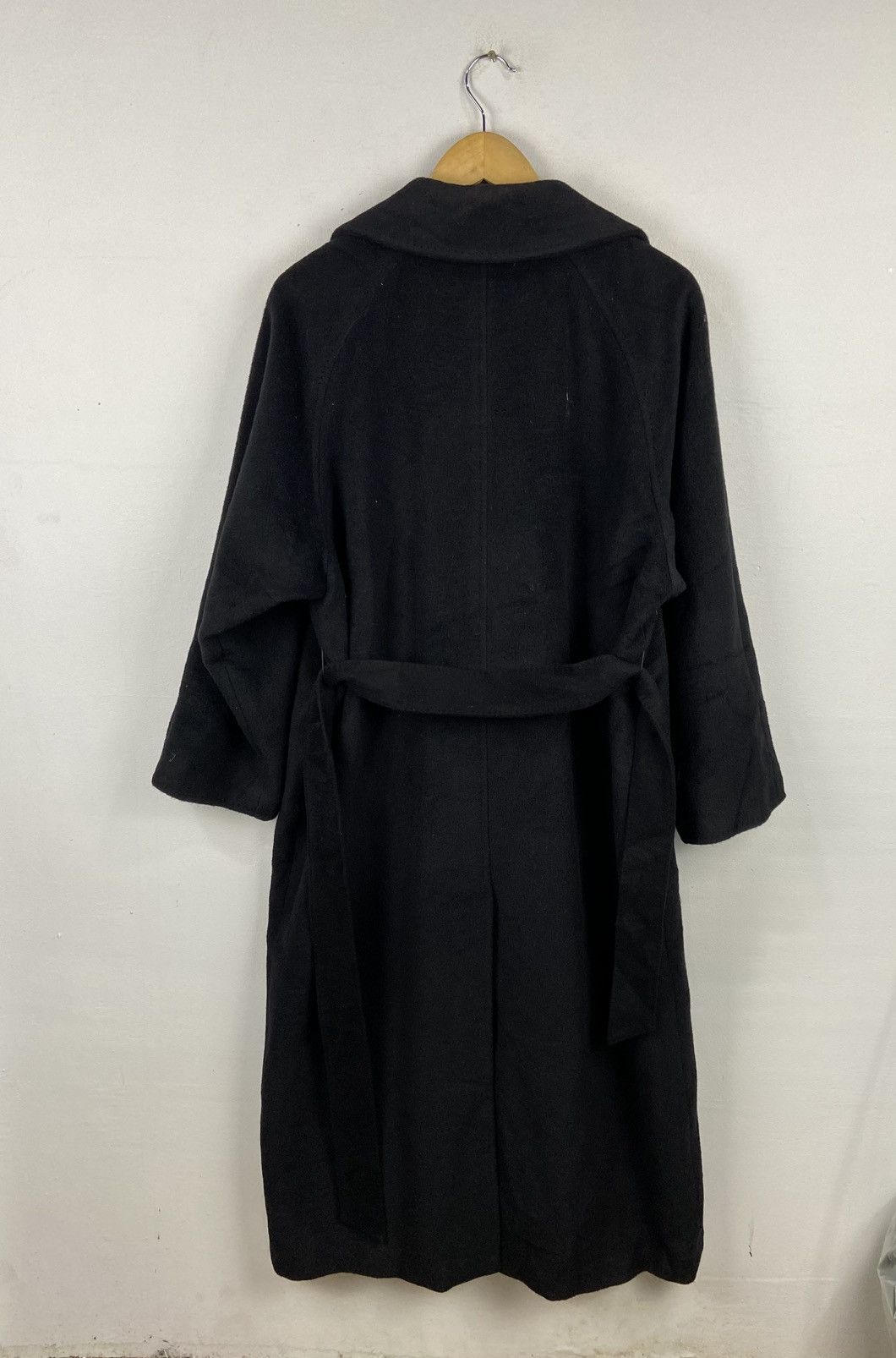 Max Mara Max Mara Style Black Wool Wrap Coat Women’s Long Belted Size M / US 6-8 / IT 42-44 - 4 Thumbnail