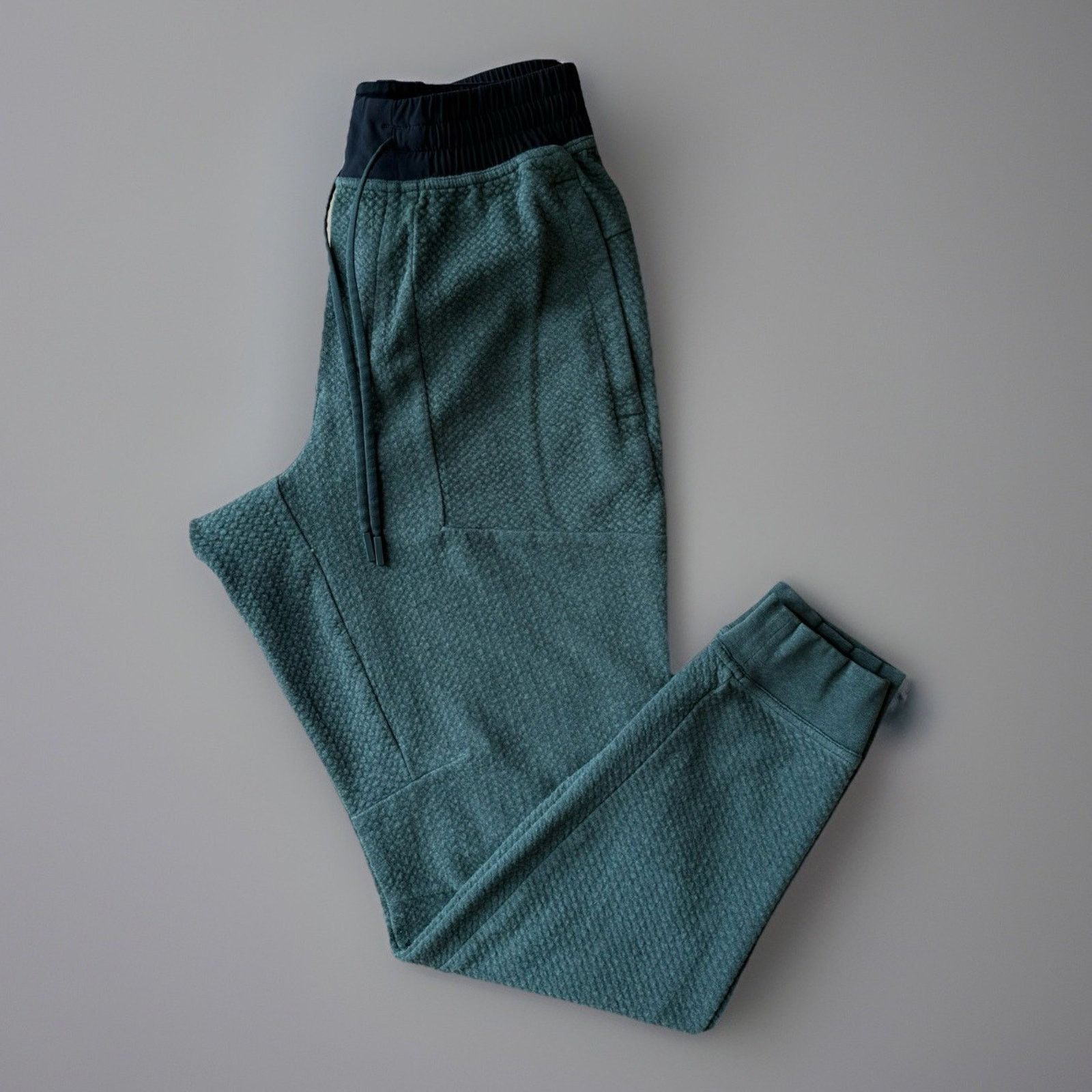 lululemon AT EASE JOGGERS [cassis]