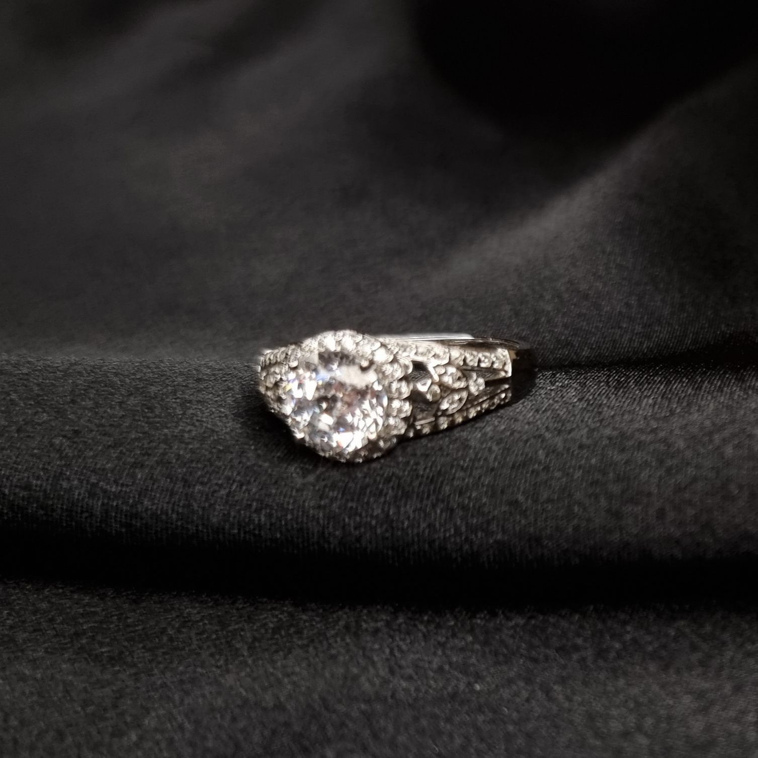Vintage 925 Sterling Silver CZ Ring With Intricate Detailing & Spark Size ONE SIZE - 3 Thumbnail