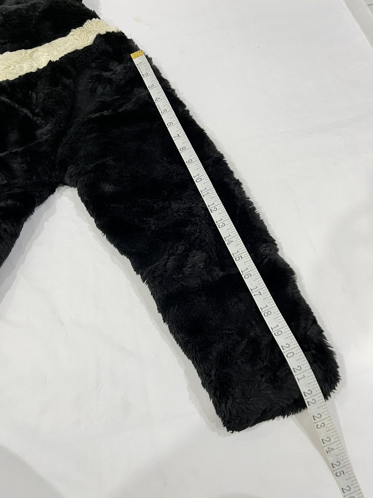 Nike Nike Big Swoosh NSW faux fur Jacket size L Size L / US 10 / IT 46 - 12 Thumbnail