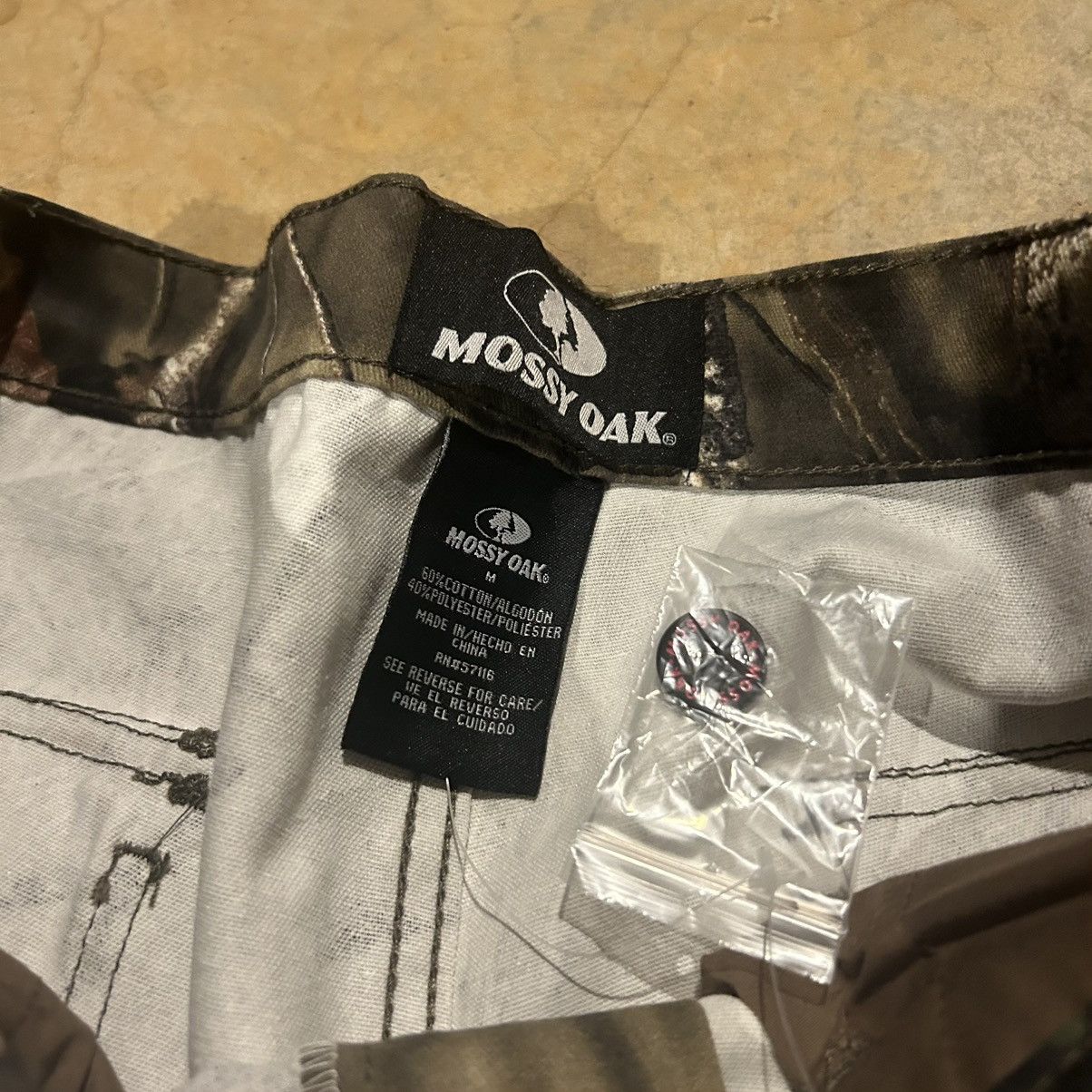 Mossy Oaks × Vintage Crazy Vintage Y2K Mossy Oaks Woodland Camo Baggy Cargo Pants Size US 33 - 6 Thumbnail