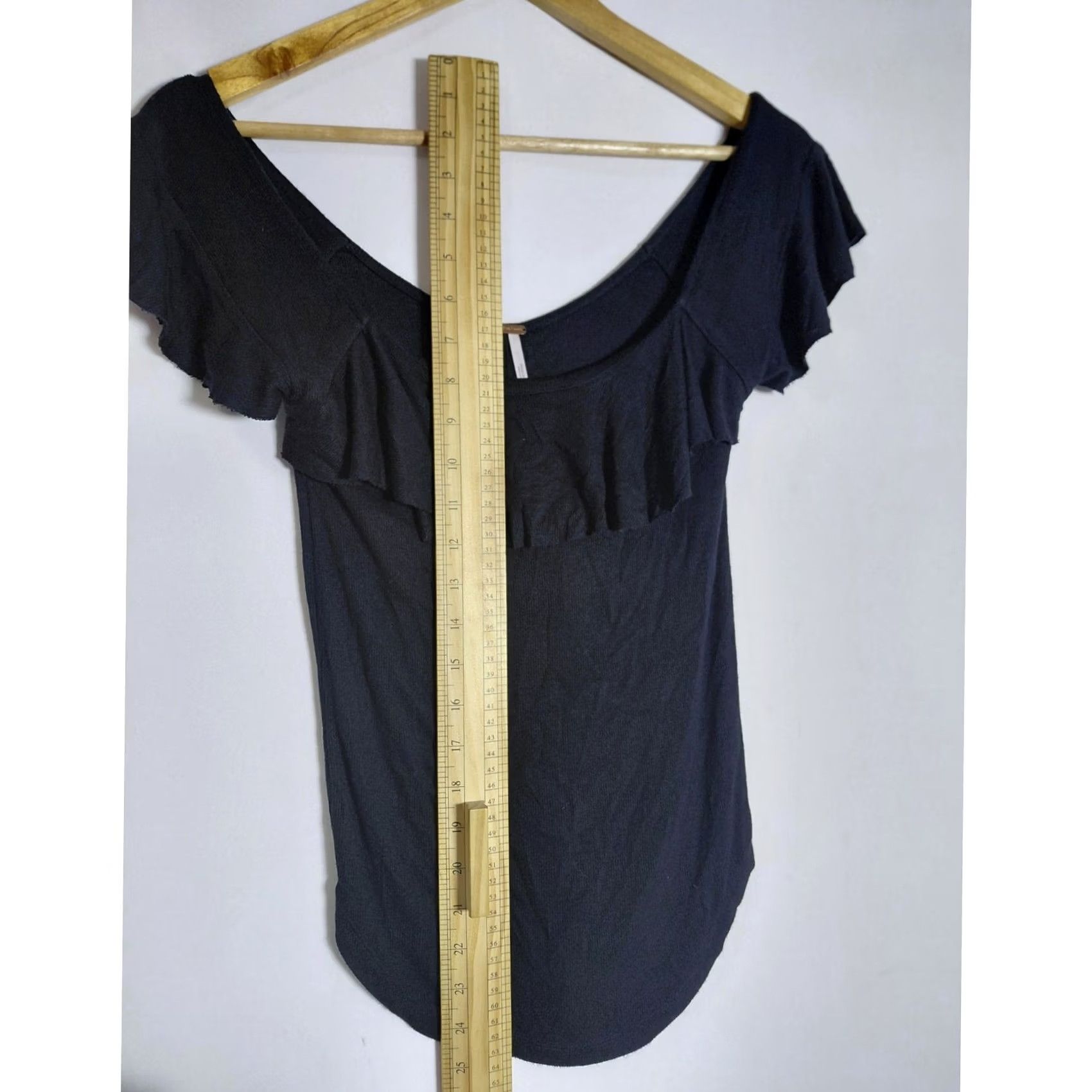Free People Free People Black Ruffle Off-Shoulder Top Solid Knit Short Sleeve Women Size M Size M / US 6-8 / IT 42-44 - 4 Thumbnail