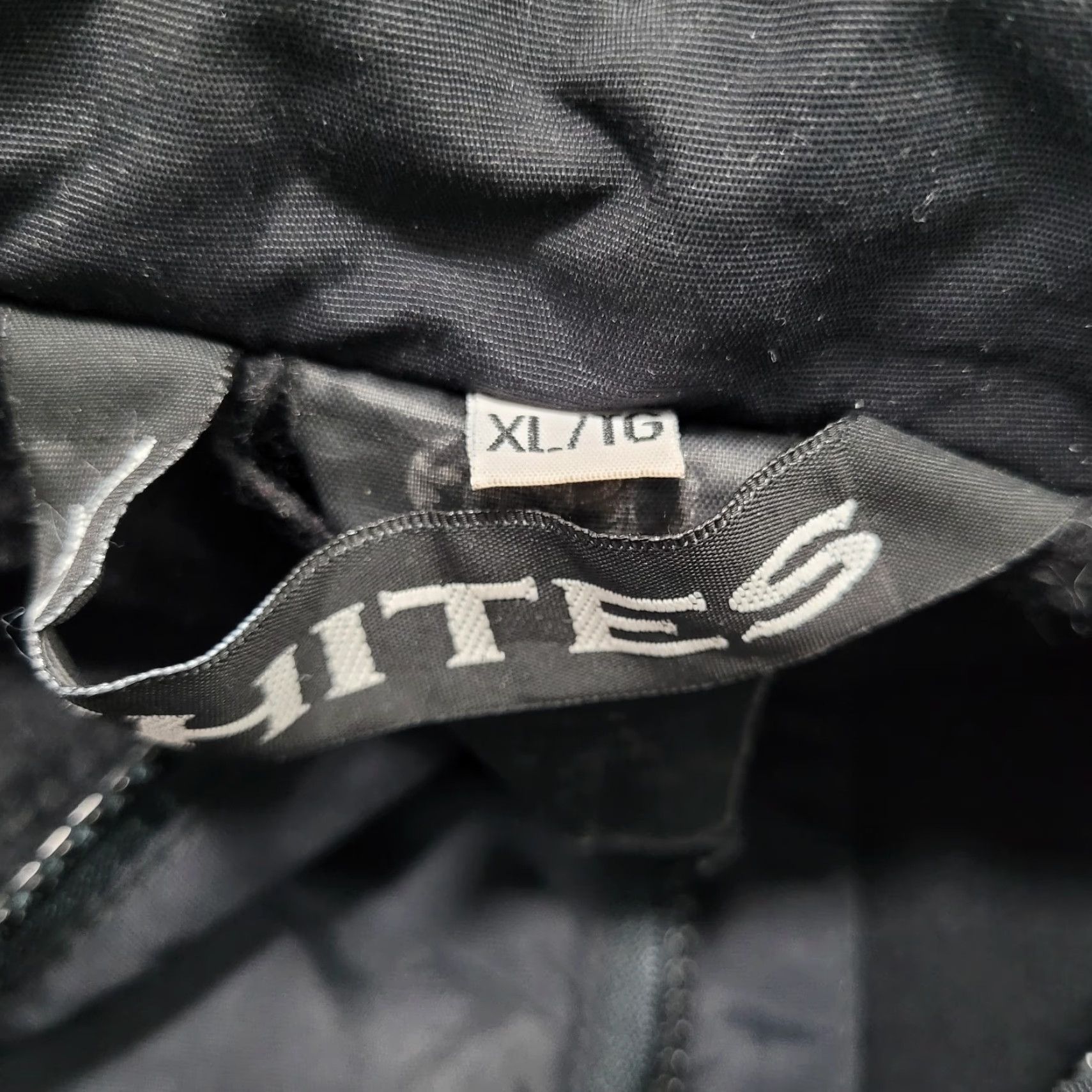 Vintage Whites Canada Black Insulated Fleece Lined Removable Sleeves Full Zip Jacket XL Mens Size US XL / EU 56 / 4 - 3 Thumbnail