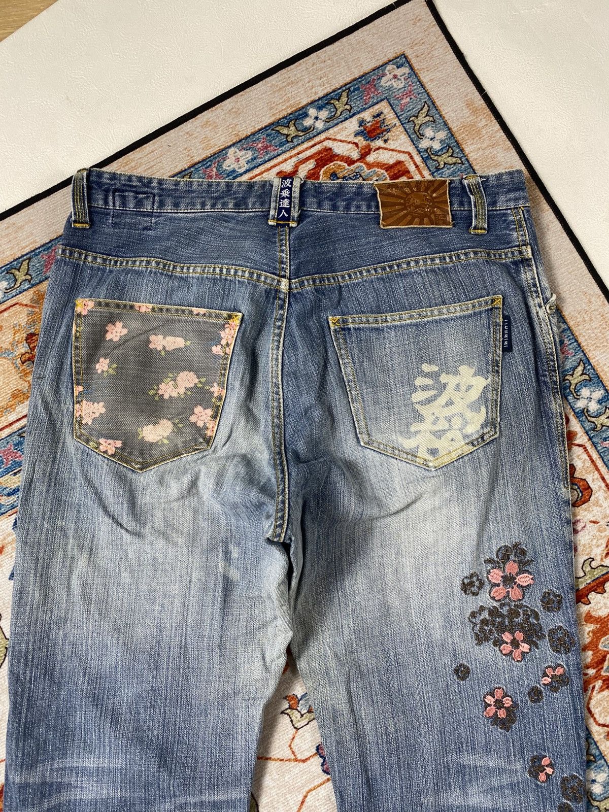 Karakuri Tamashii Flowers Distressed jeans pants Size US 35 - 14 Thumbnail