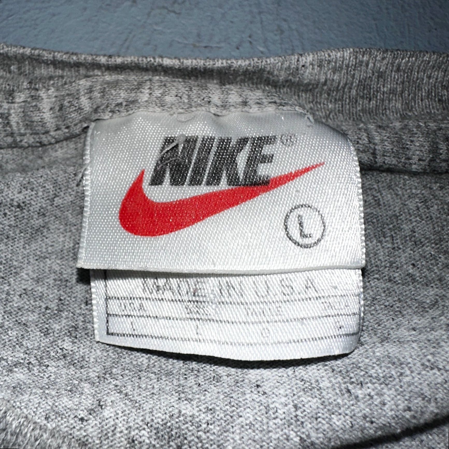 Nike VINTAGE Nike T-Shirt Men Large Gray 90s Logo Crew Neck Short Sleeve All Seasons USA Size US L / EU 52-54 / 3 - 4 Thumbnail