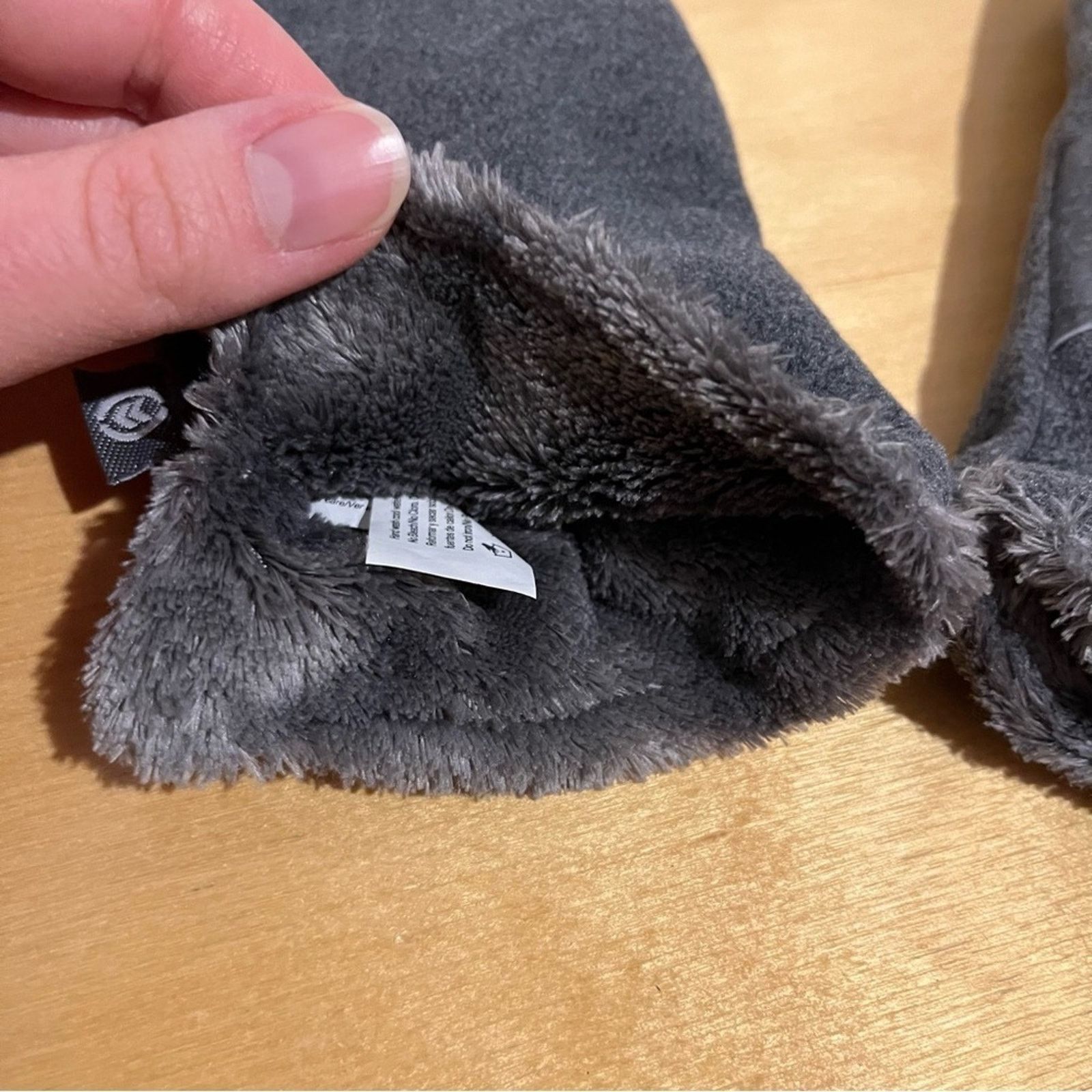 Other Isotoner Gloves Thinsulate Ultra Insulation Fleece Lined Size ONE SIZE - 4 Thumbnail