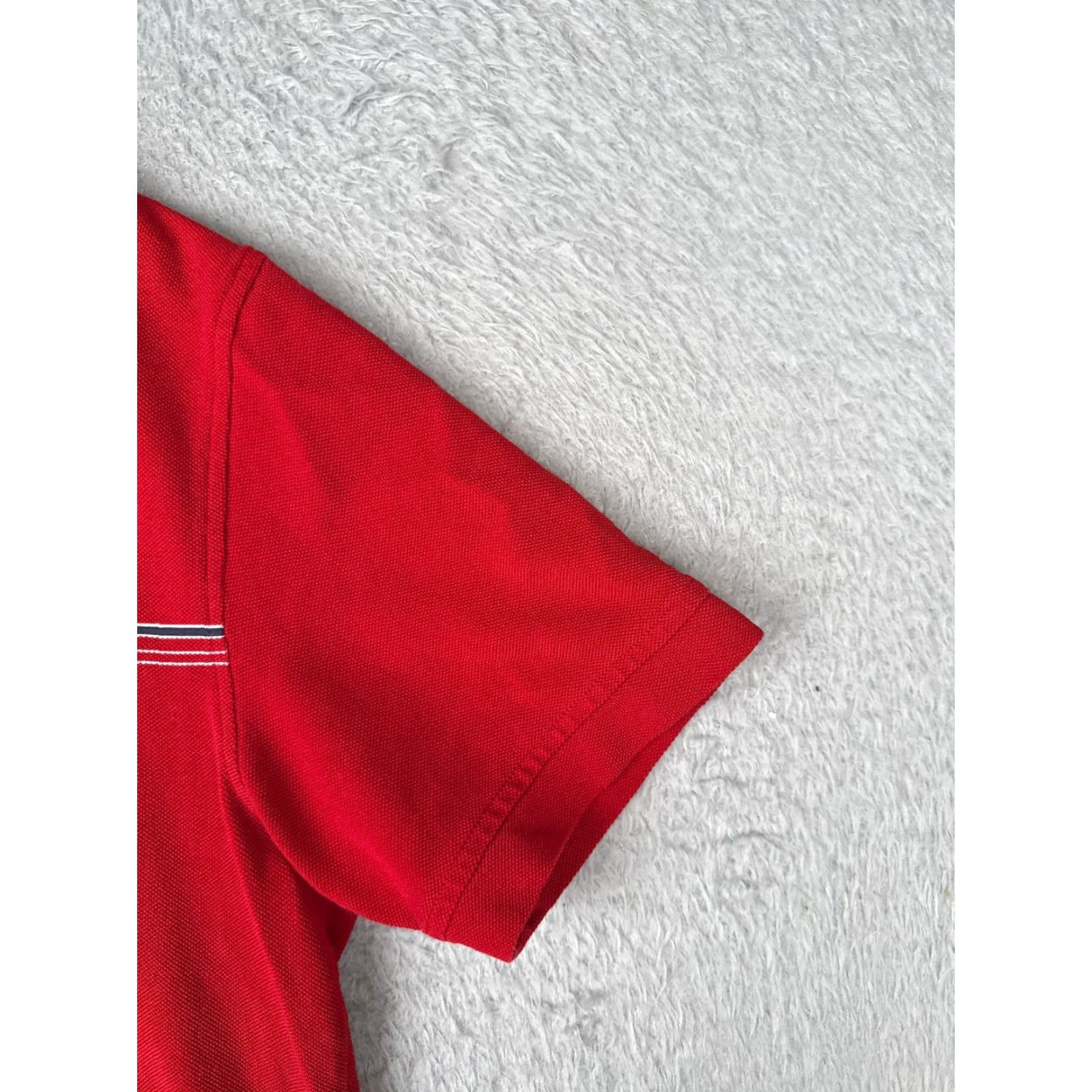 Tommy Hilfiger Tommy Hilfiger Shirt Adult Large Red Crew Neck Short Sleeve Cotton 100% Slim Logo Embroidered Mens Classic American 90s? Size US L / EU 52-54 / 3 - 2 Thumbnail