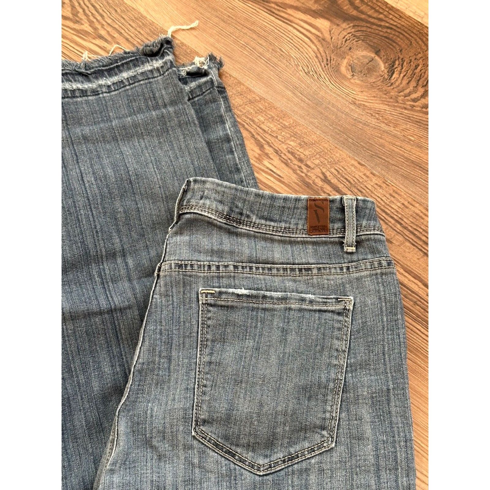 Vintage SIMPLY VERA WANG Women's Cropped Distressed Jeans Size 10 Blue Medium Wash Size 32" / US 10 / IT 46 - 4 Thumbnail