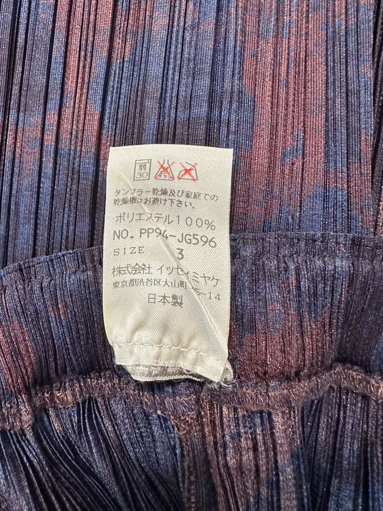 Issey Miyake Issey Miyake size:3 Dark floral half skirt Size 42" / US 20 - 4 Thumbnail